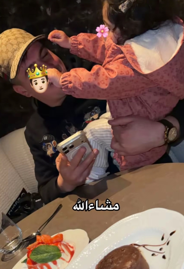 @chahinez_