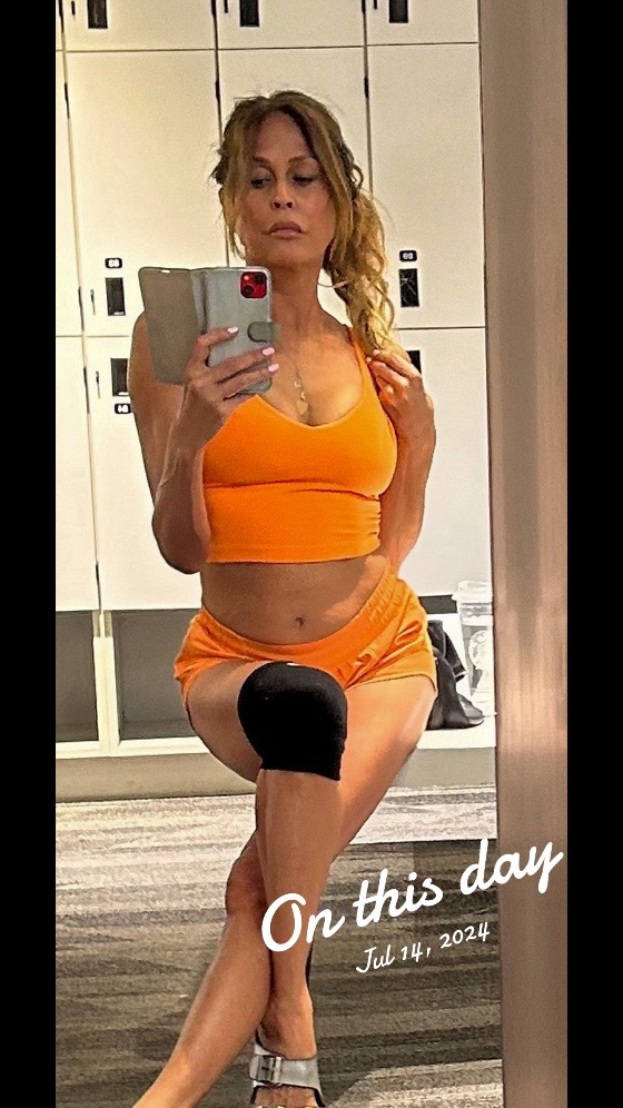 @April Jayne