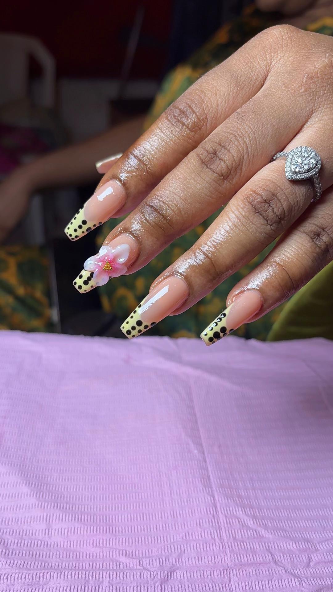 @Angela’s beauty salon & Nails