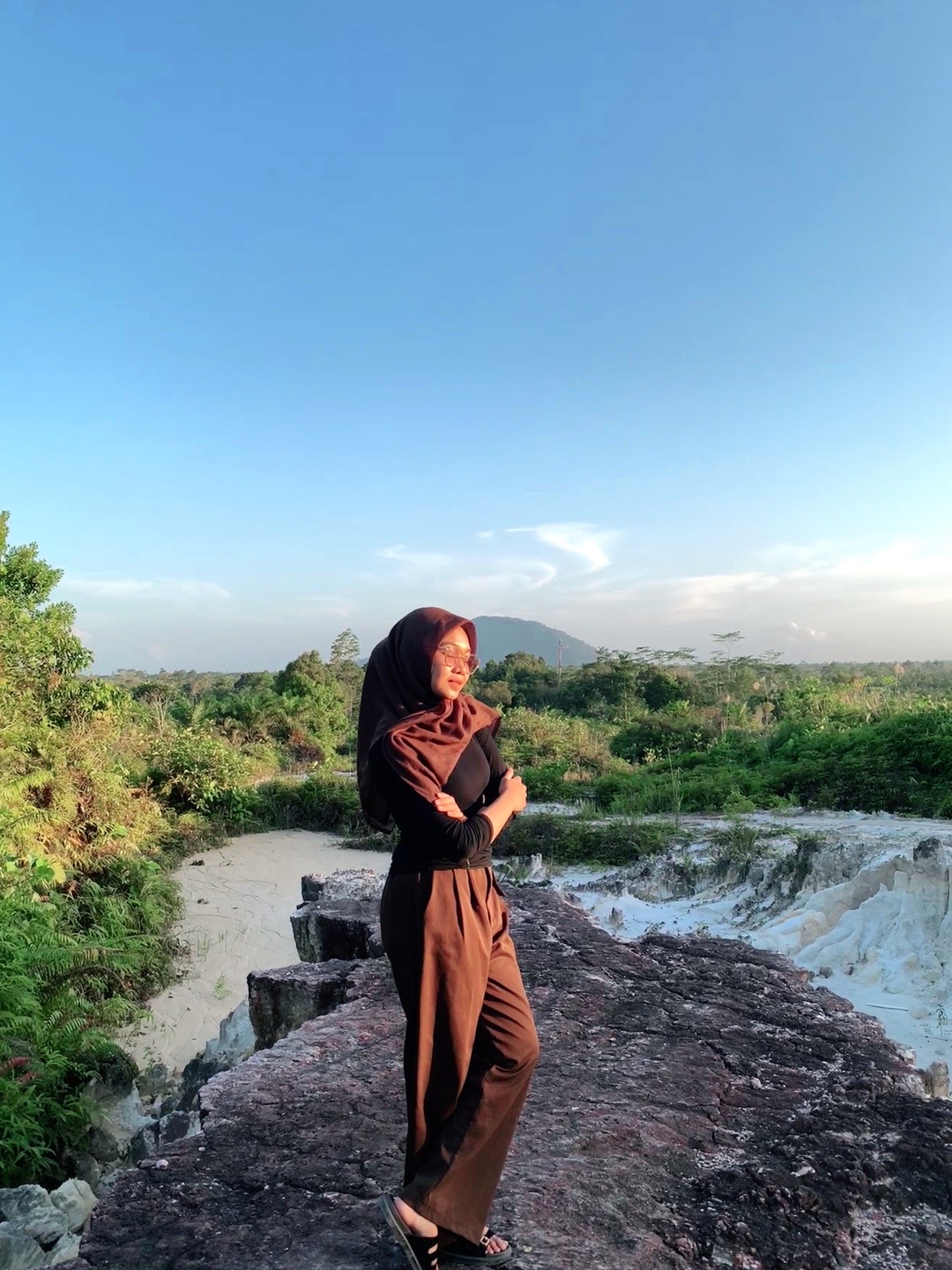 @uwi~