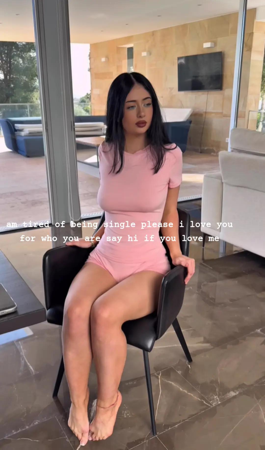 @lillyabella