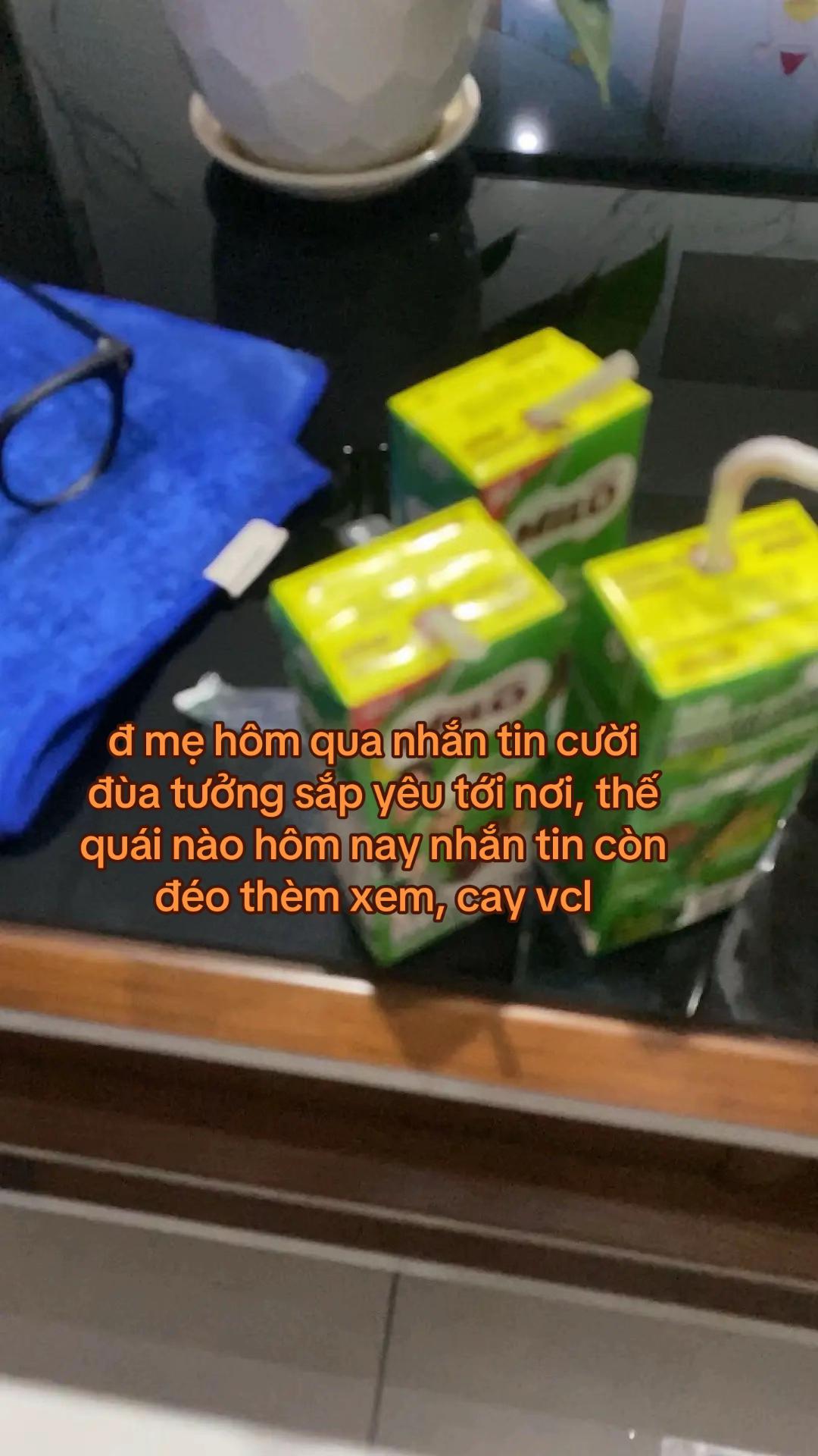 @mặt dính khẩu trang
