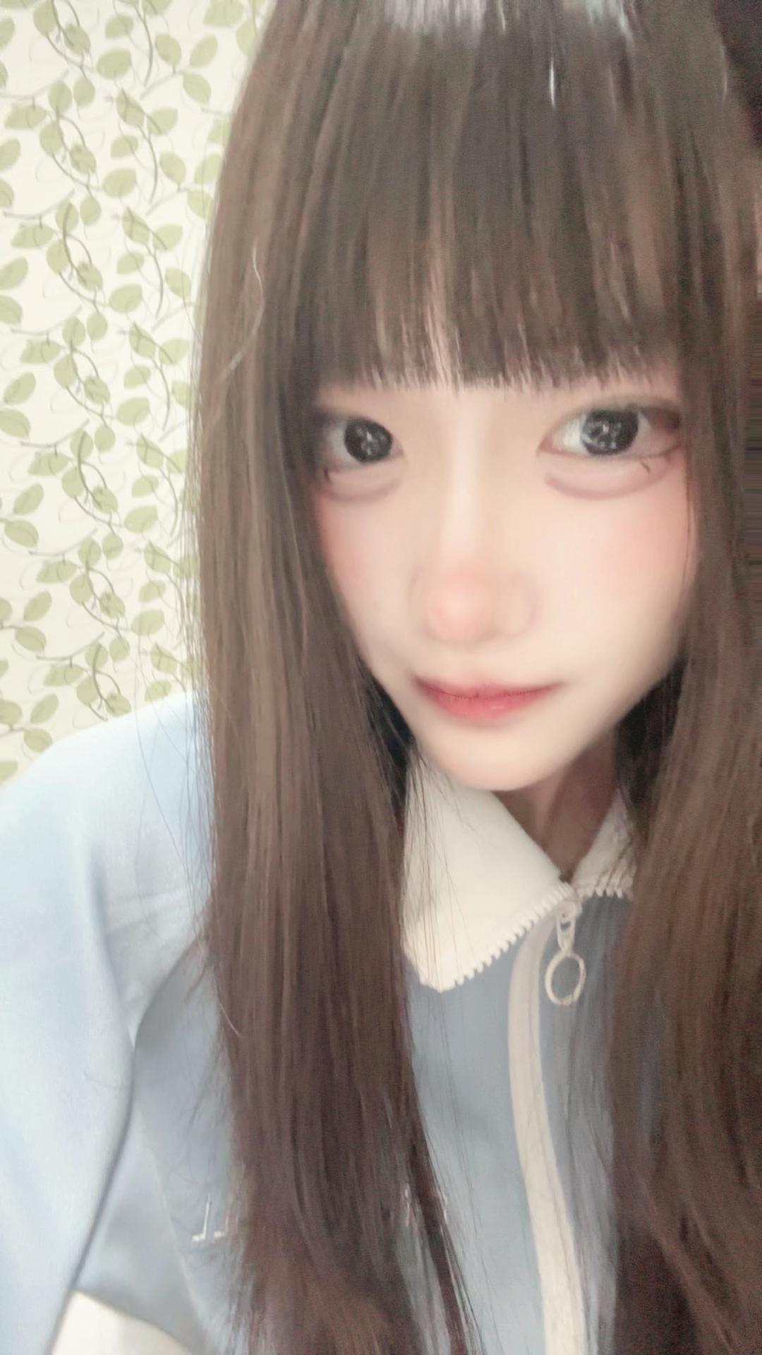 @実猫みねこ(՞ . .՞)੭"