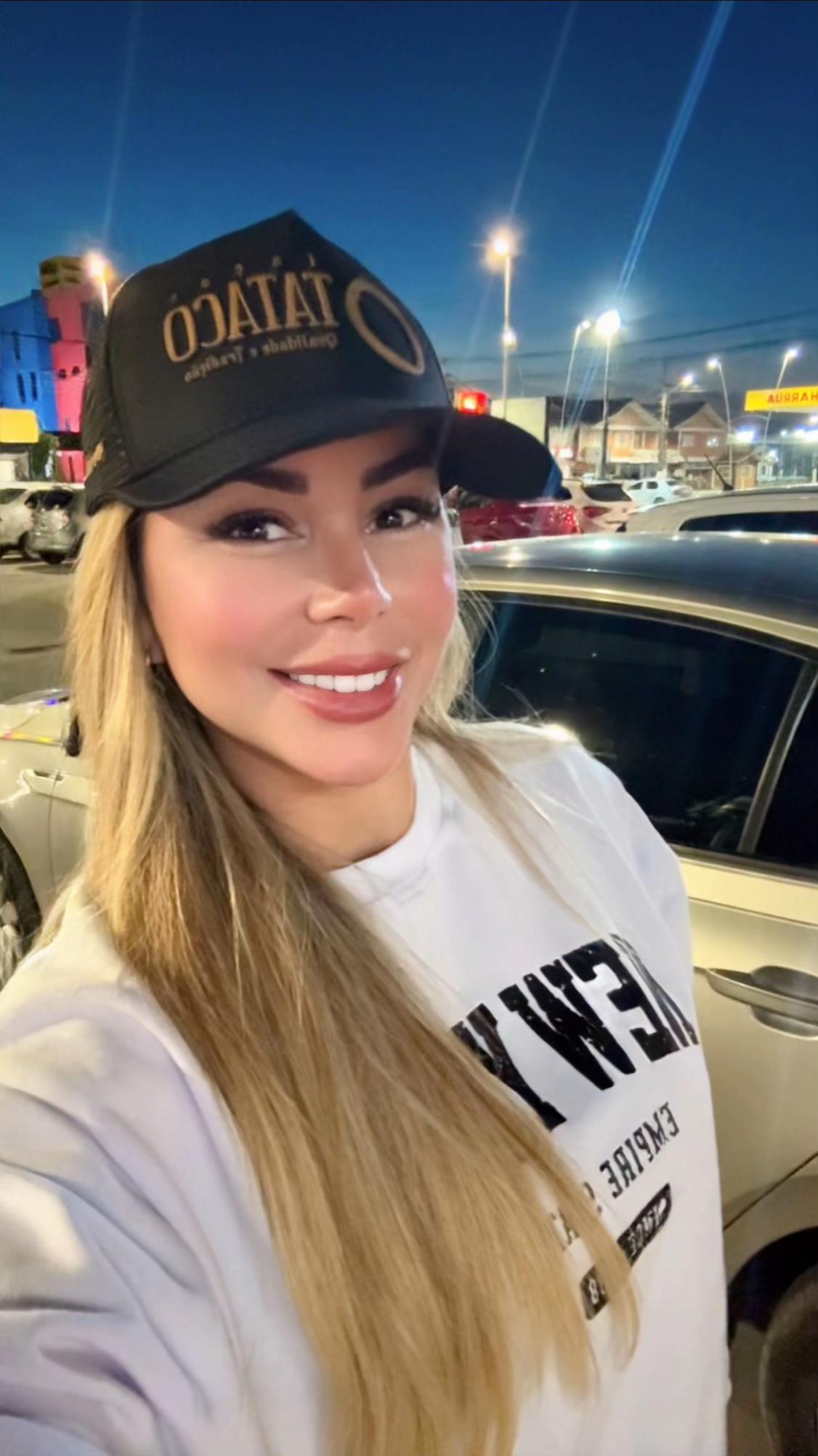 @KarllaMello