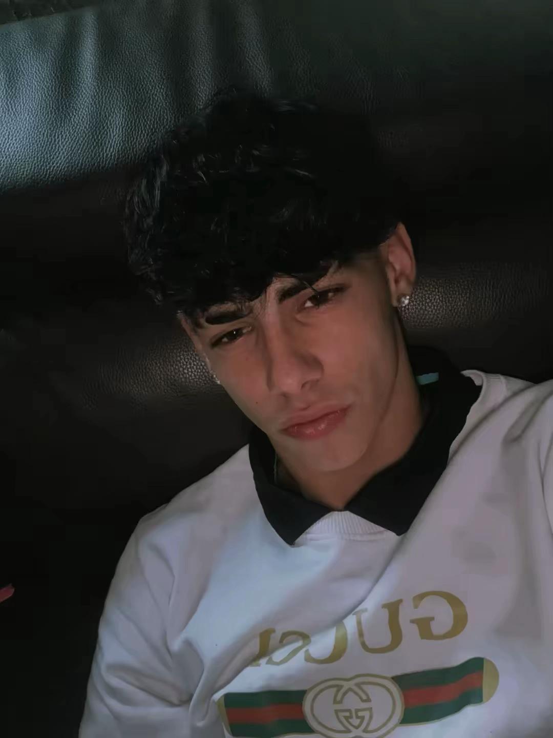 @🦅