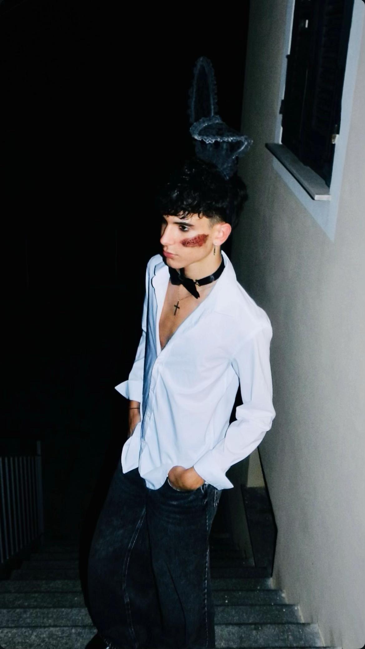 @♱