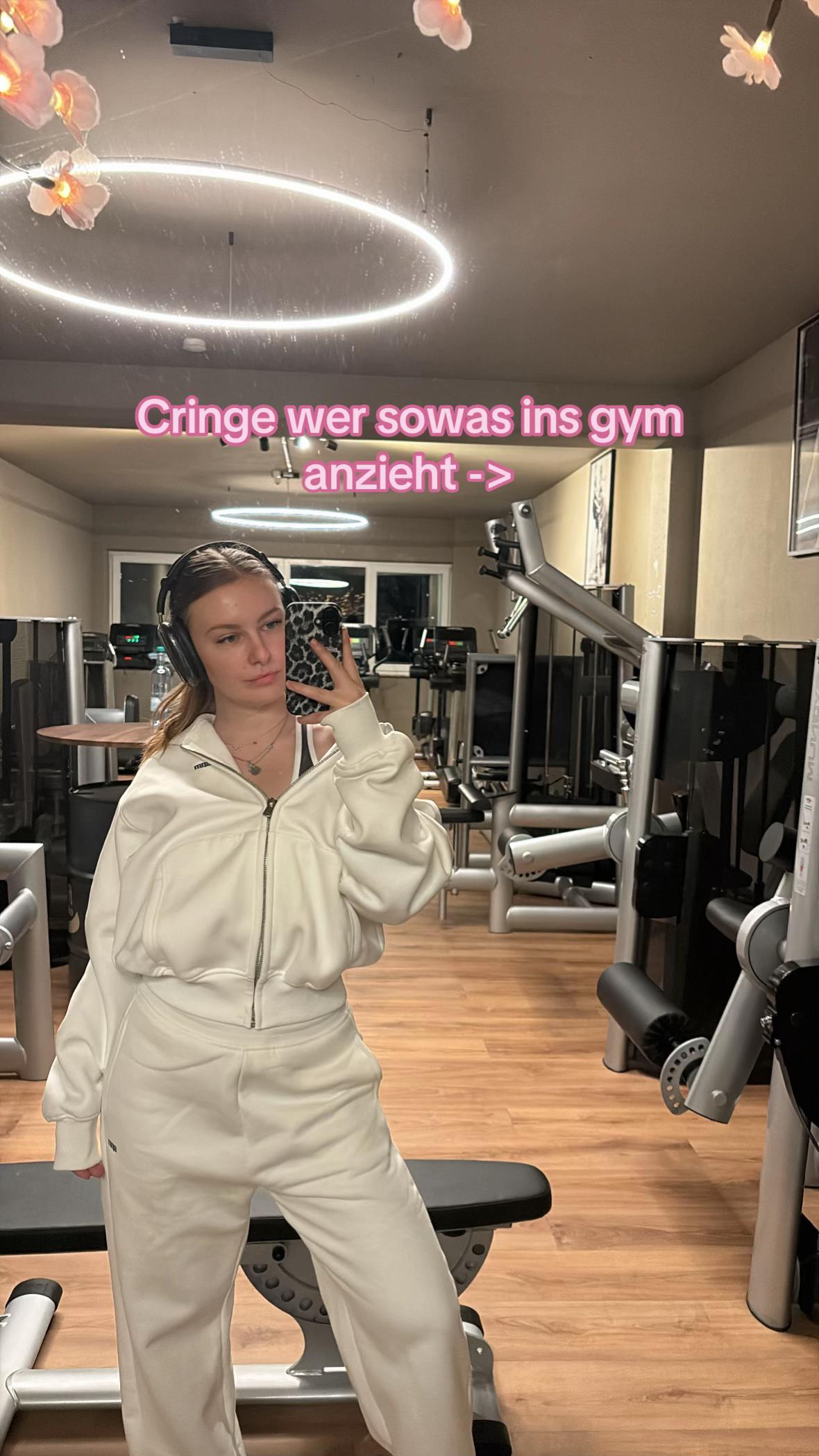 @Lea | Gym & Girlstalk