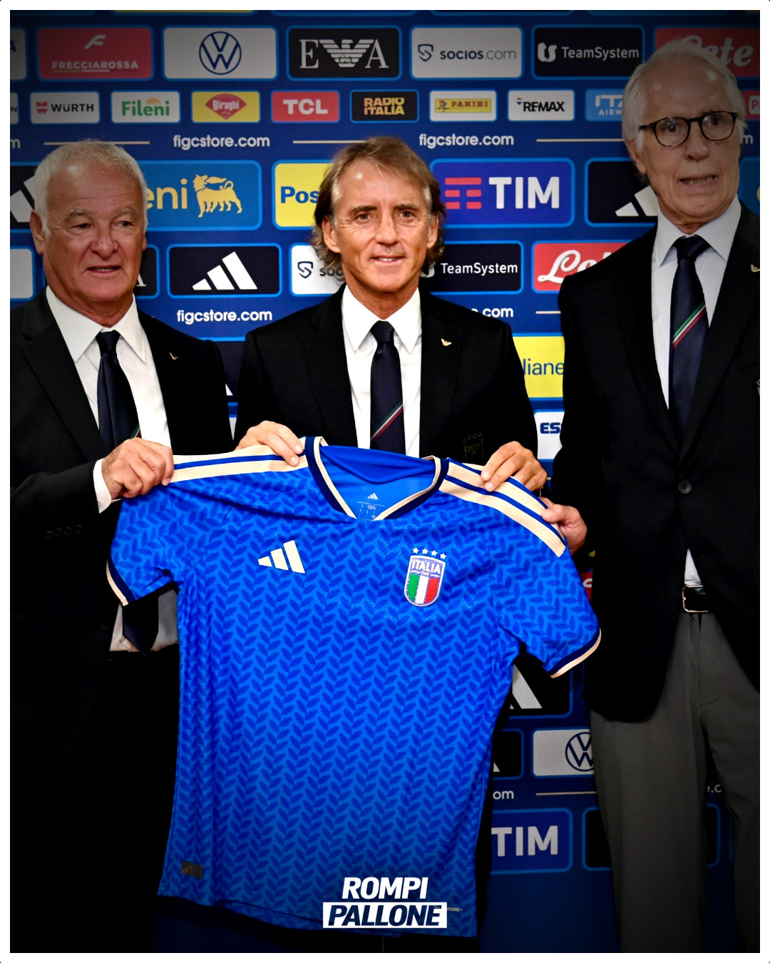 @Rompipallone