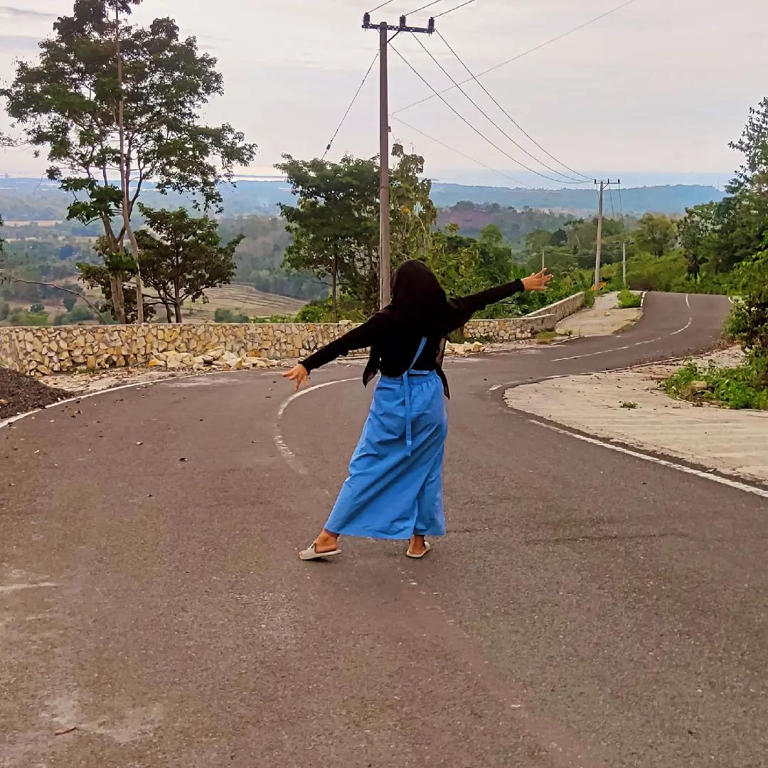@lhyna