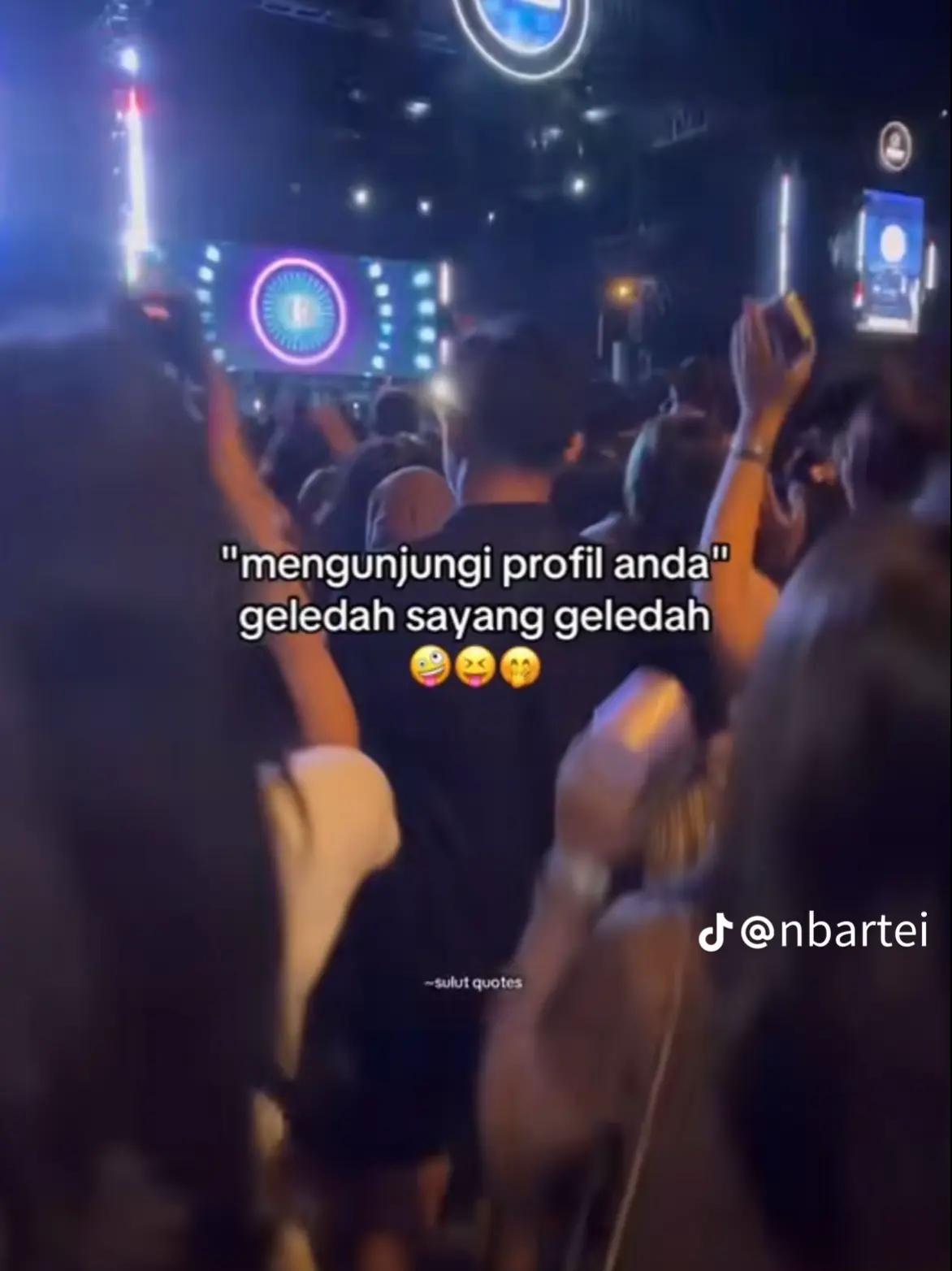 @𝓔