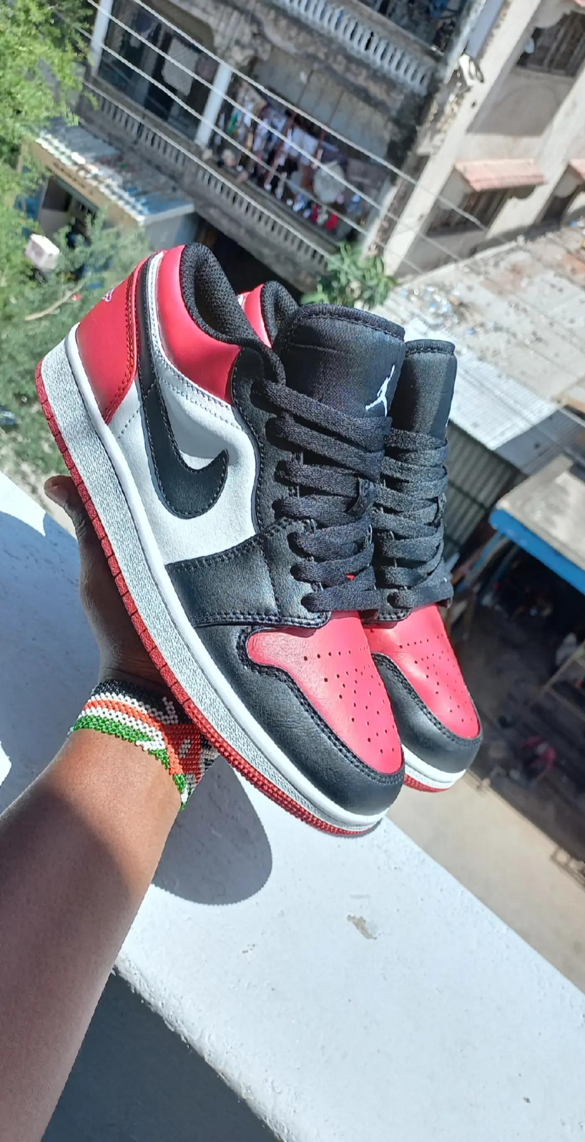 @jarulygotsneakers