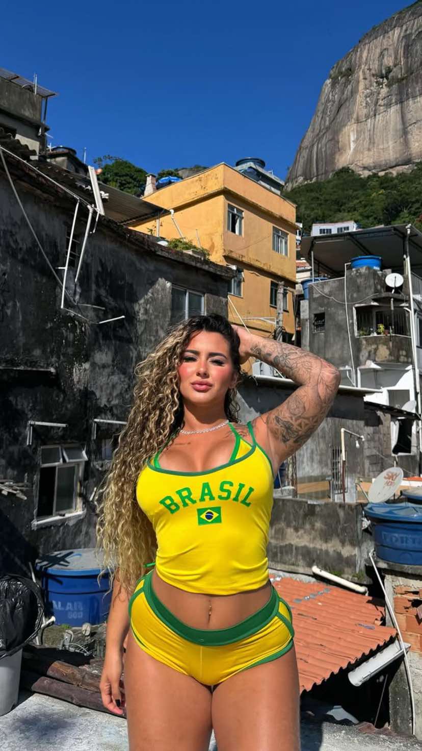 @Lara Emanuelle