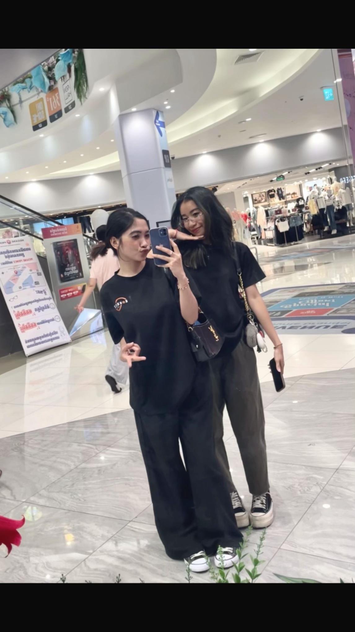 @Ployy