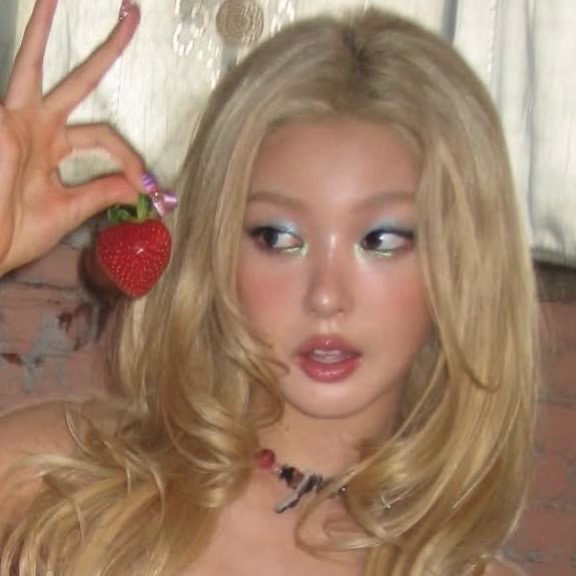 @LUCIANAGRWM🍓🎀