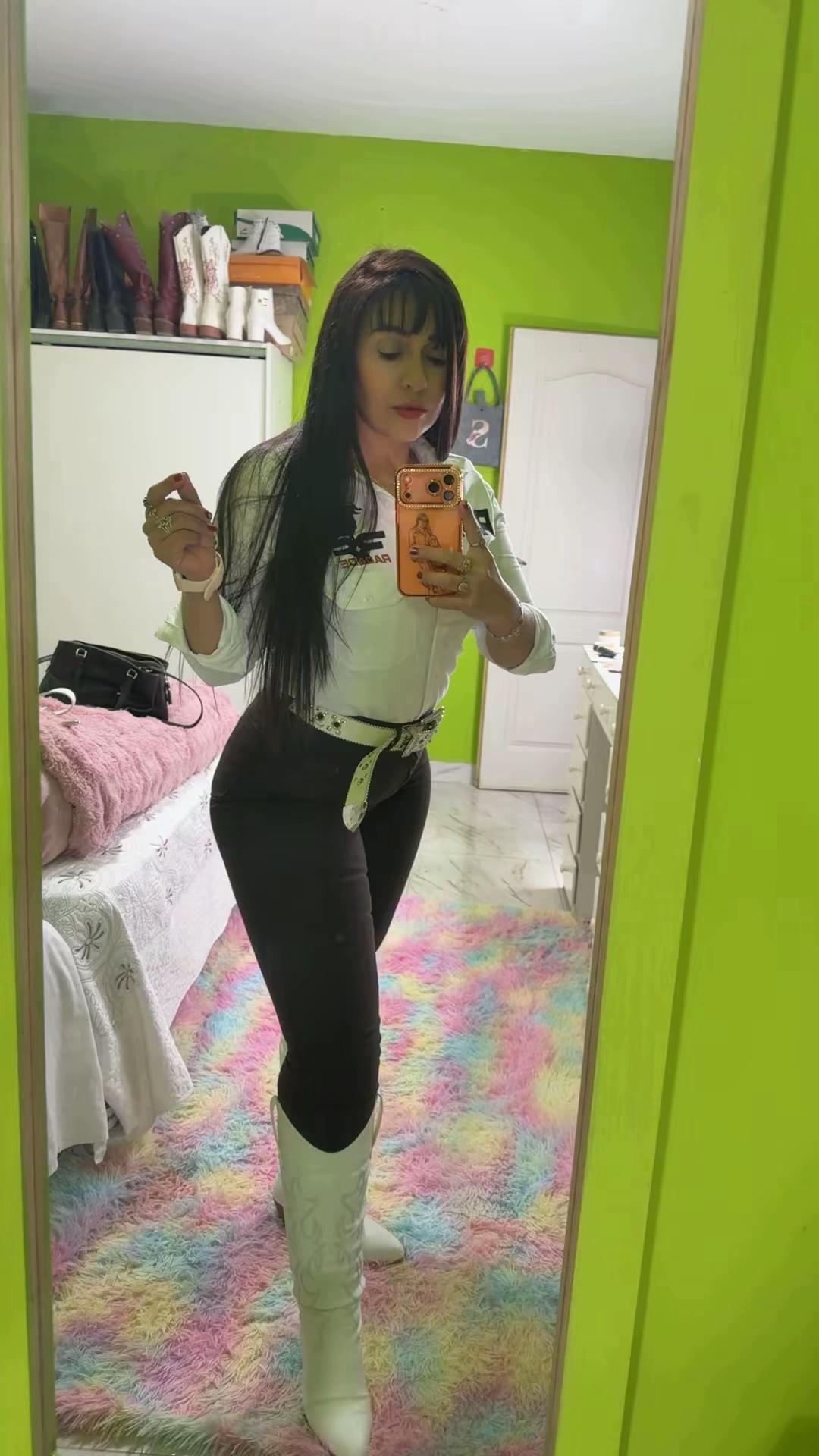 @Selena Leon