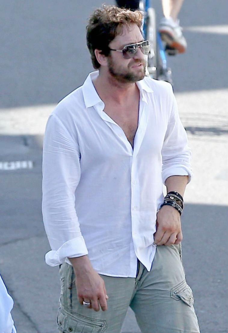 @Gerard Butler Official