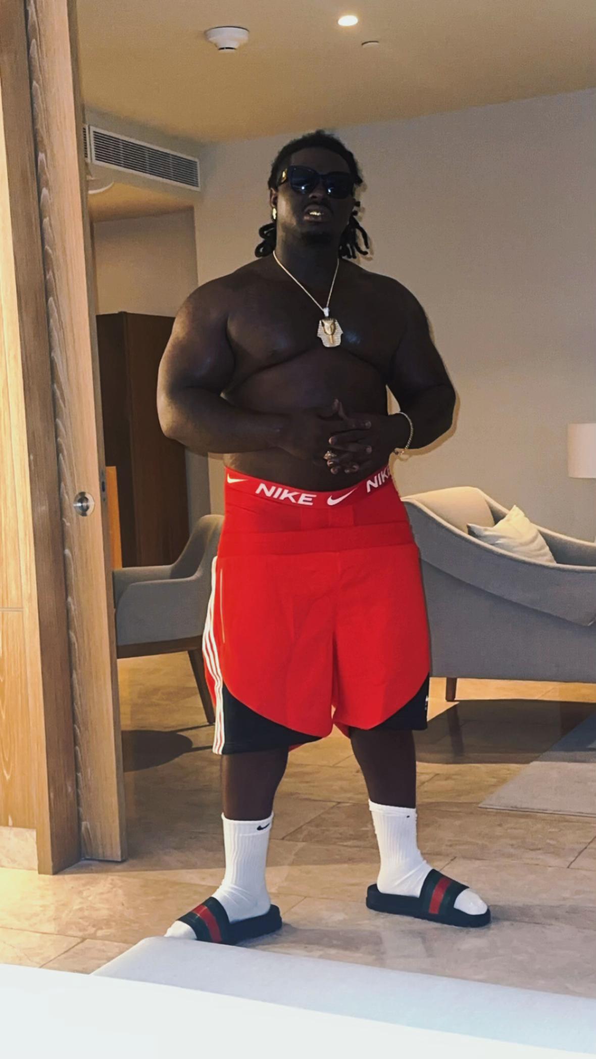 @CyiereThaGorillaTrucka🦍