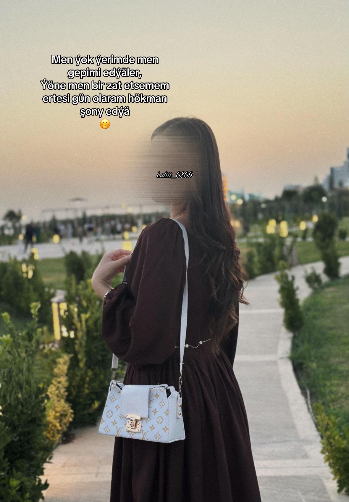 @𝓛𝓪́𝓵𝓮