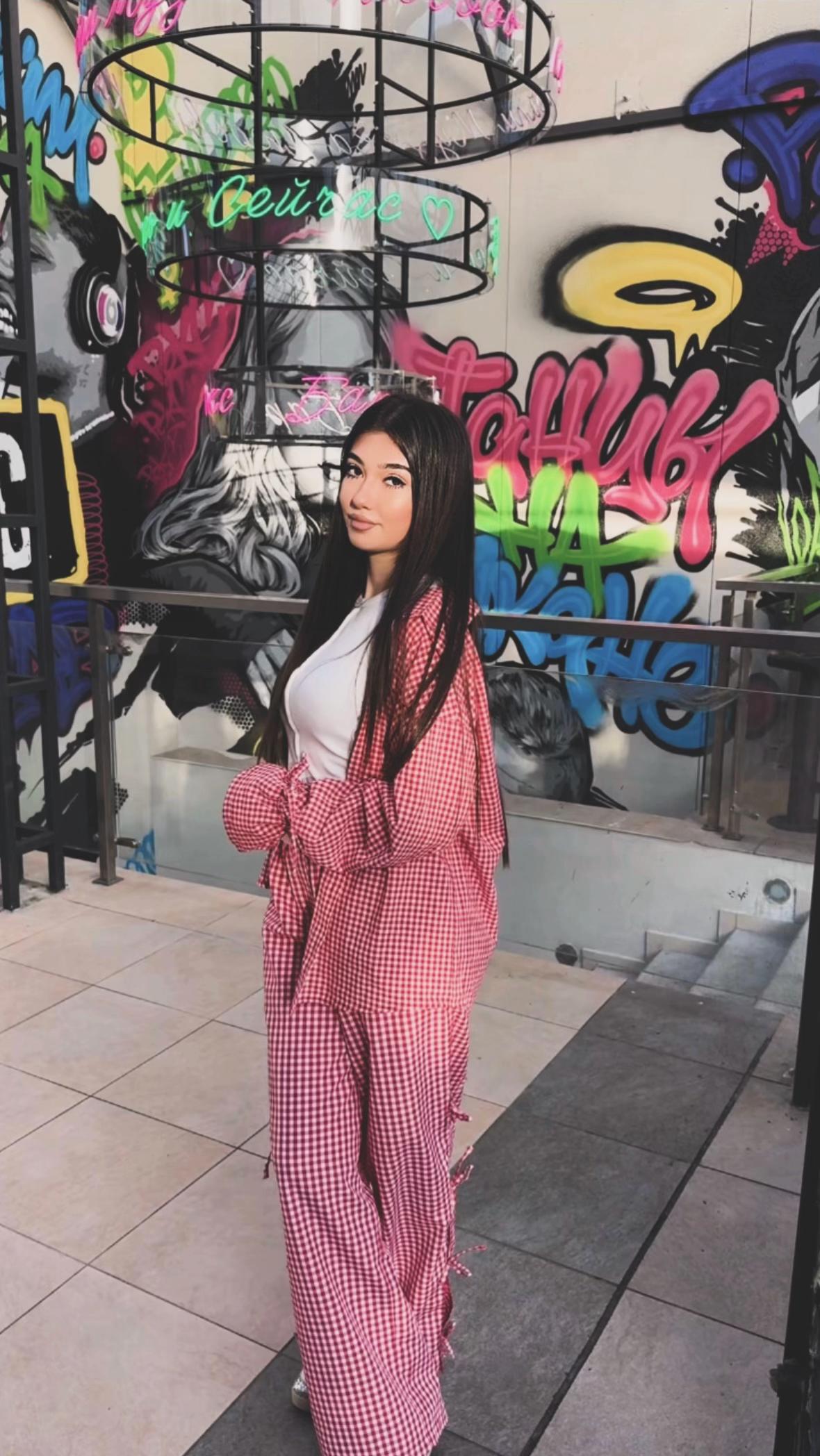 @𝐌