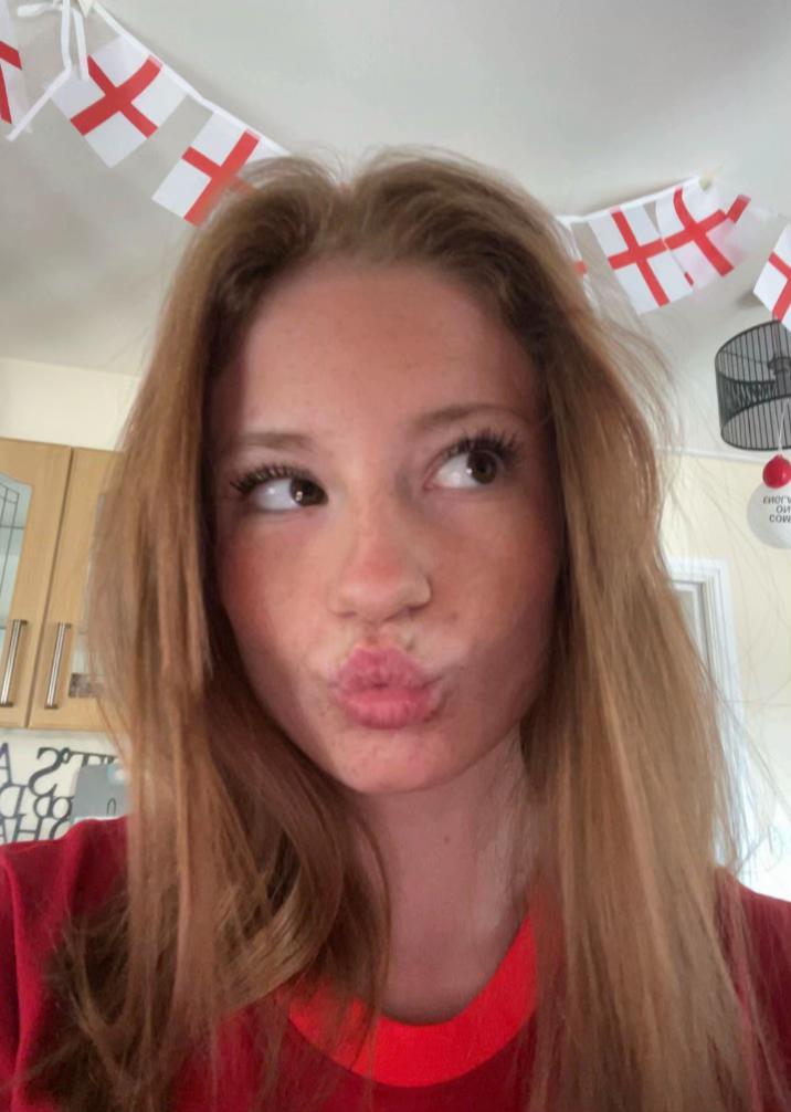 @teeganleighr