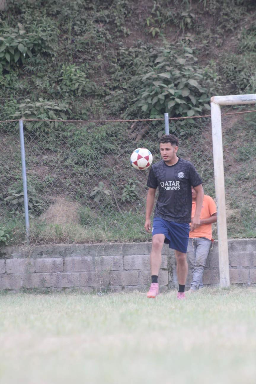 @Ronald Bajurto🦦