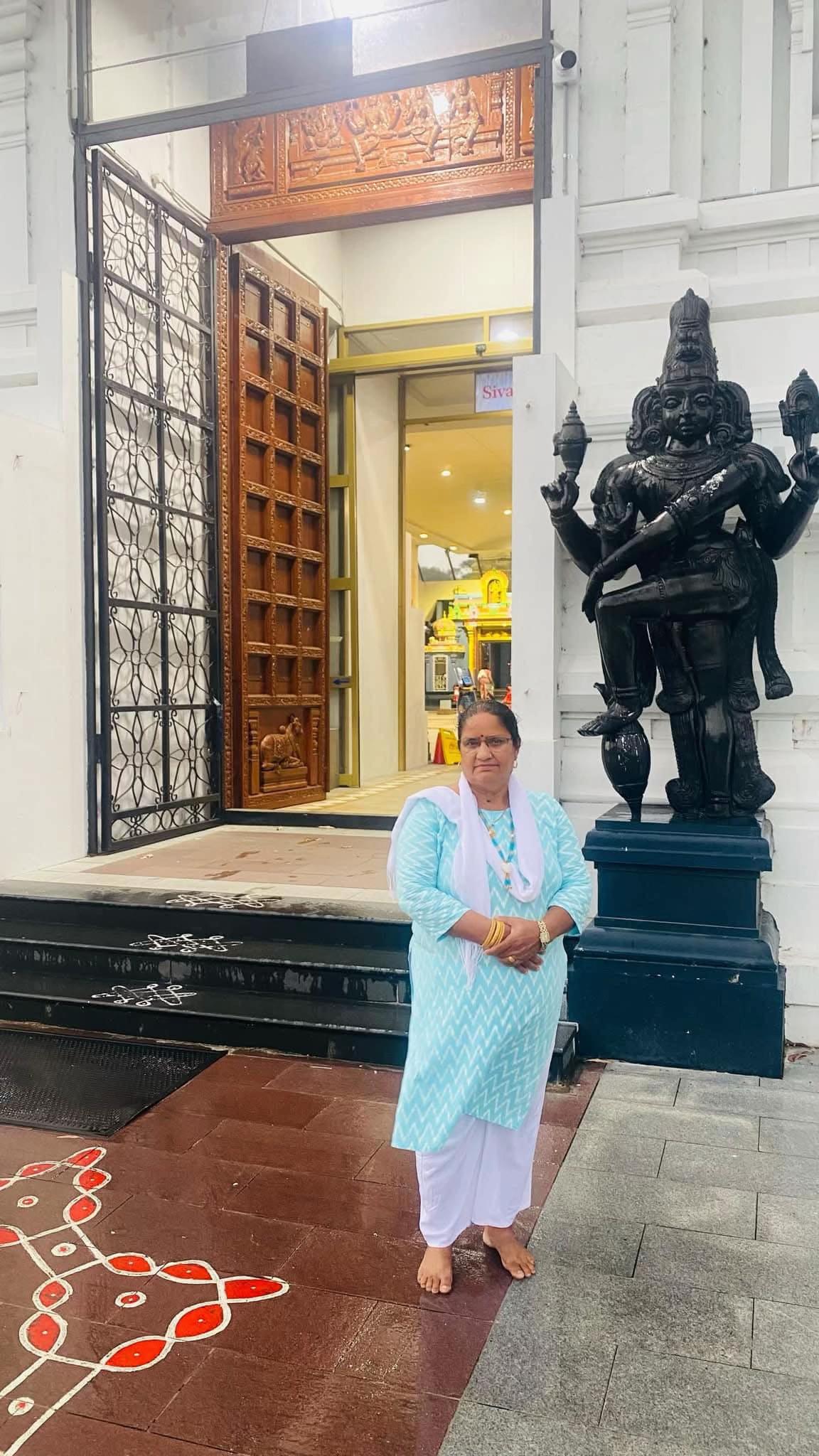 @राधा आचार्य