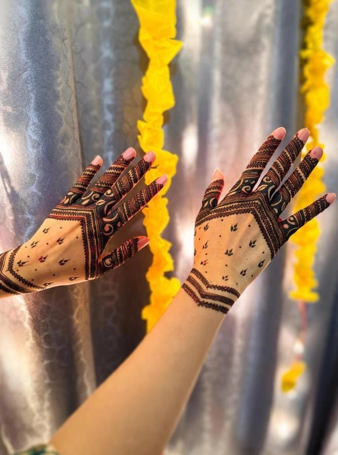 @_henna by haniya_🔥