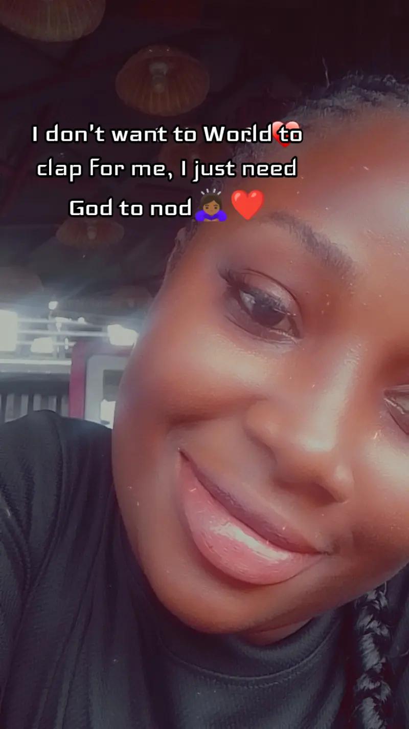 @Ella⚡️🍷✨