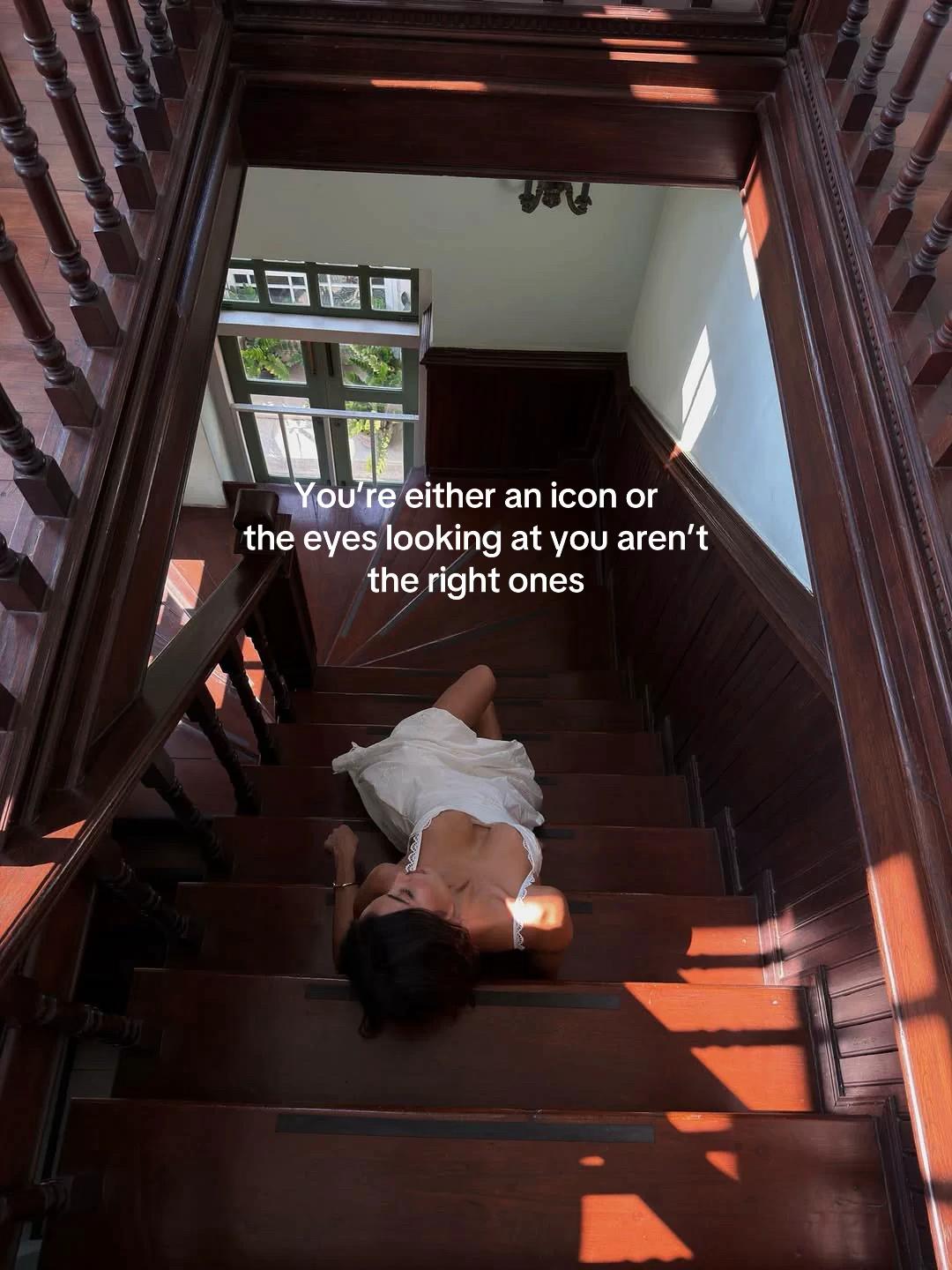 @𝒱