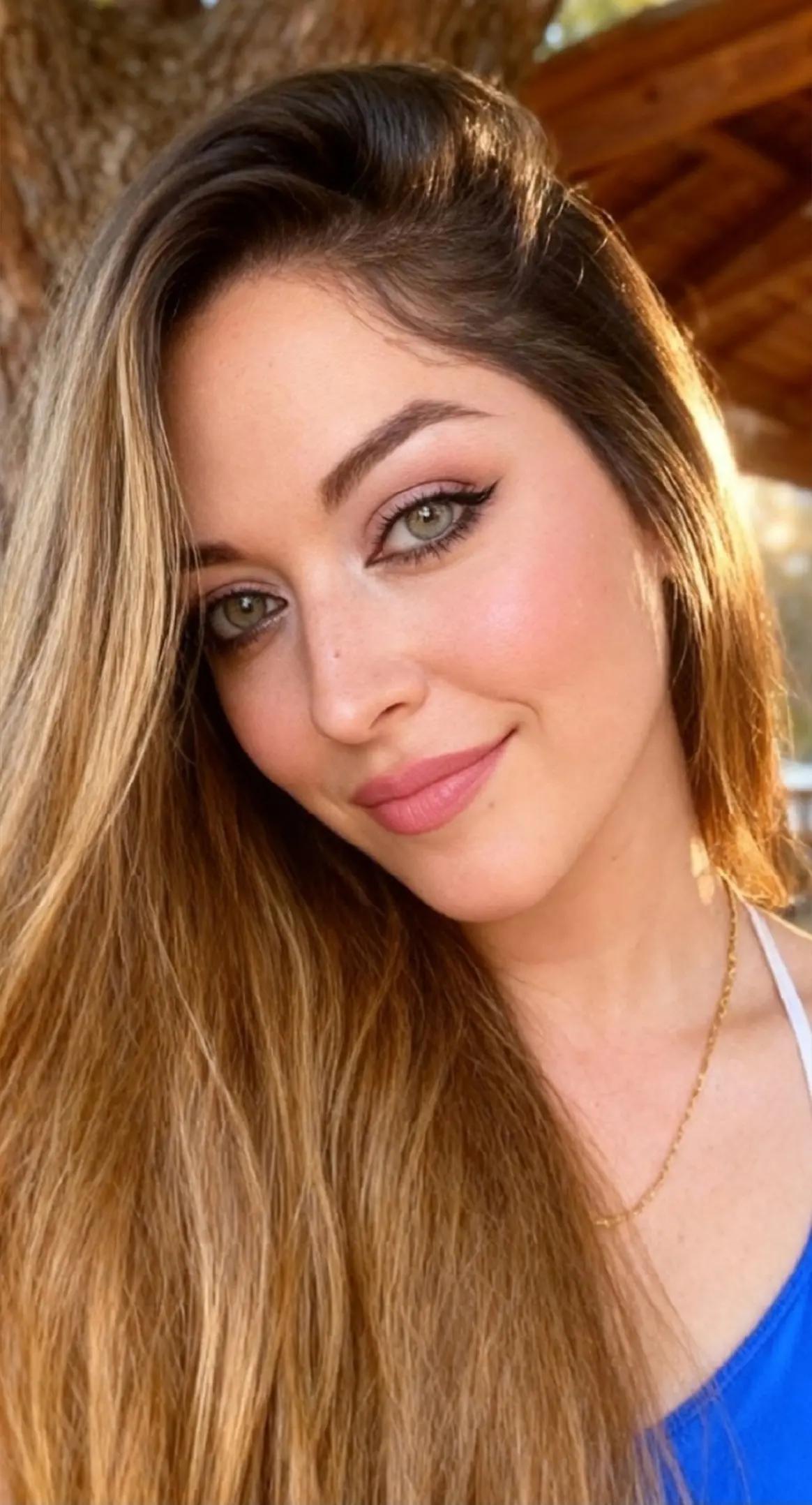 @Simona 💋. Ti segue.