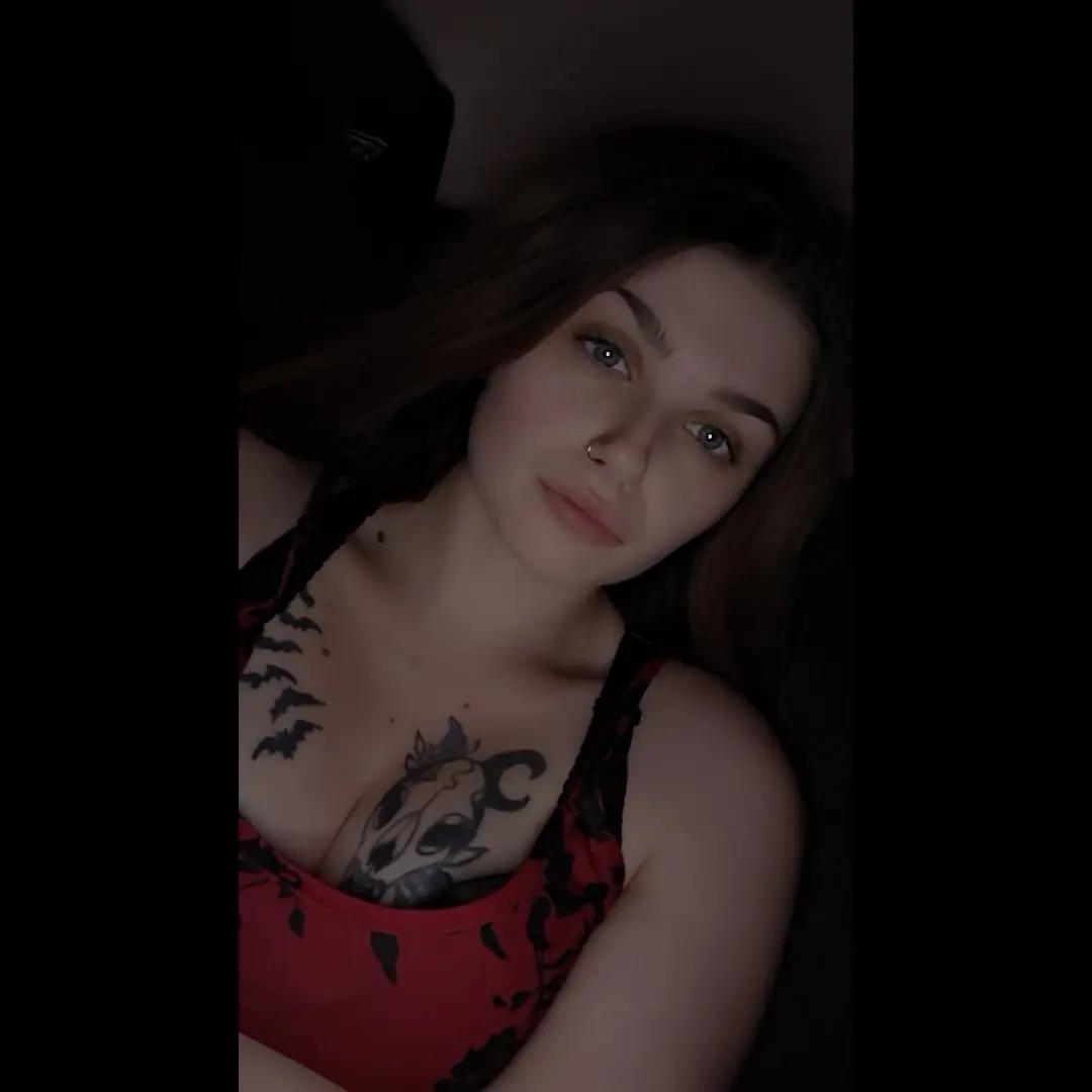@Tay💜🖤
