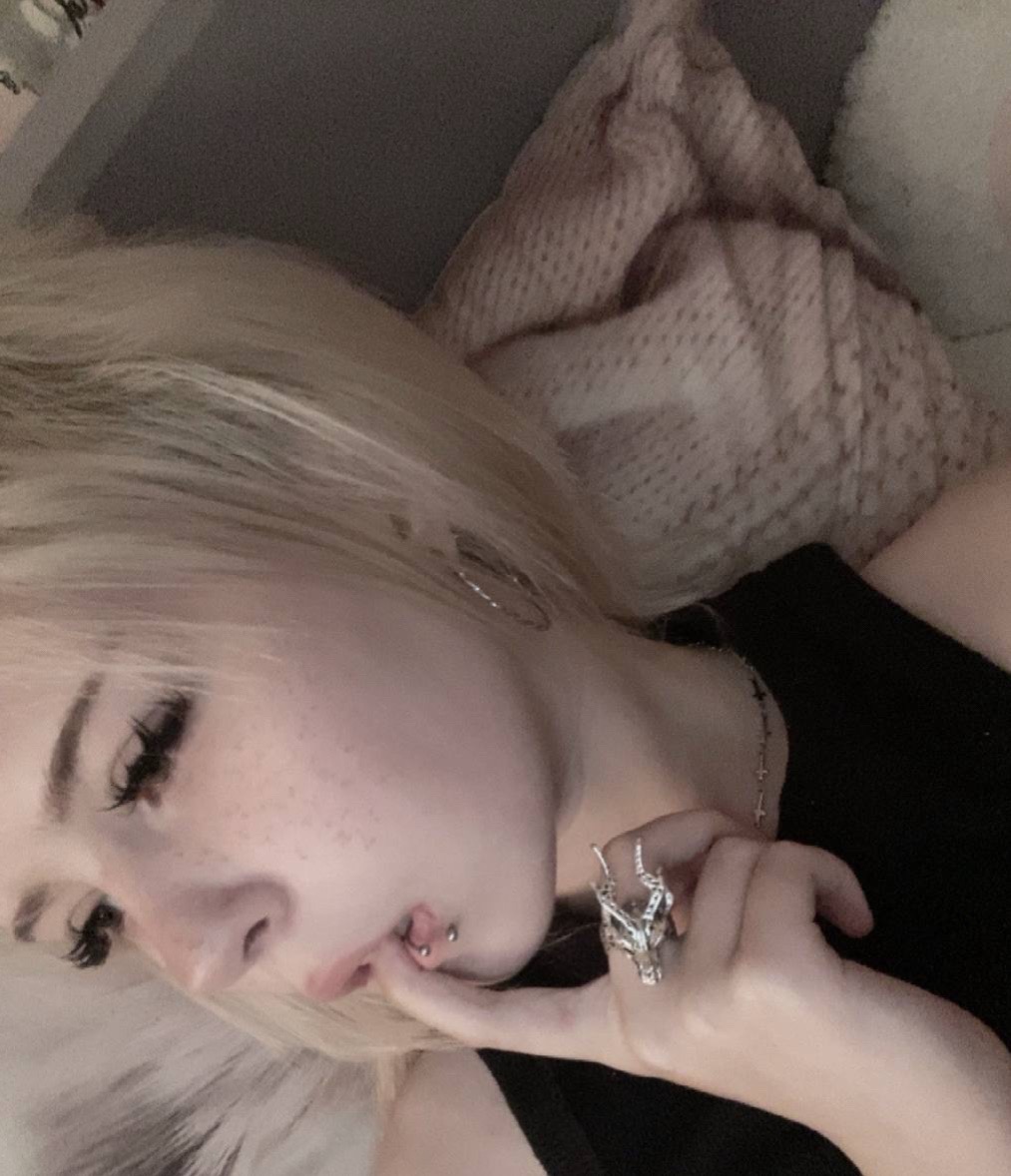 @малолетняя