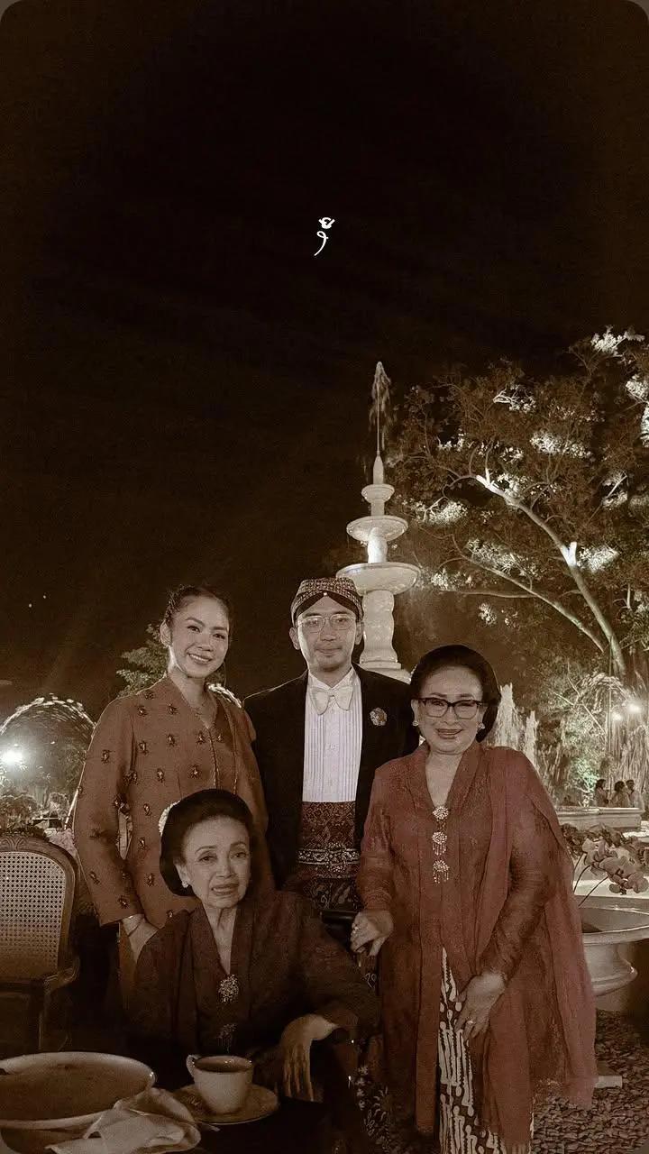 @AYOEK