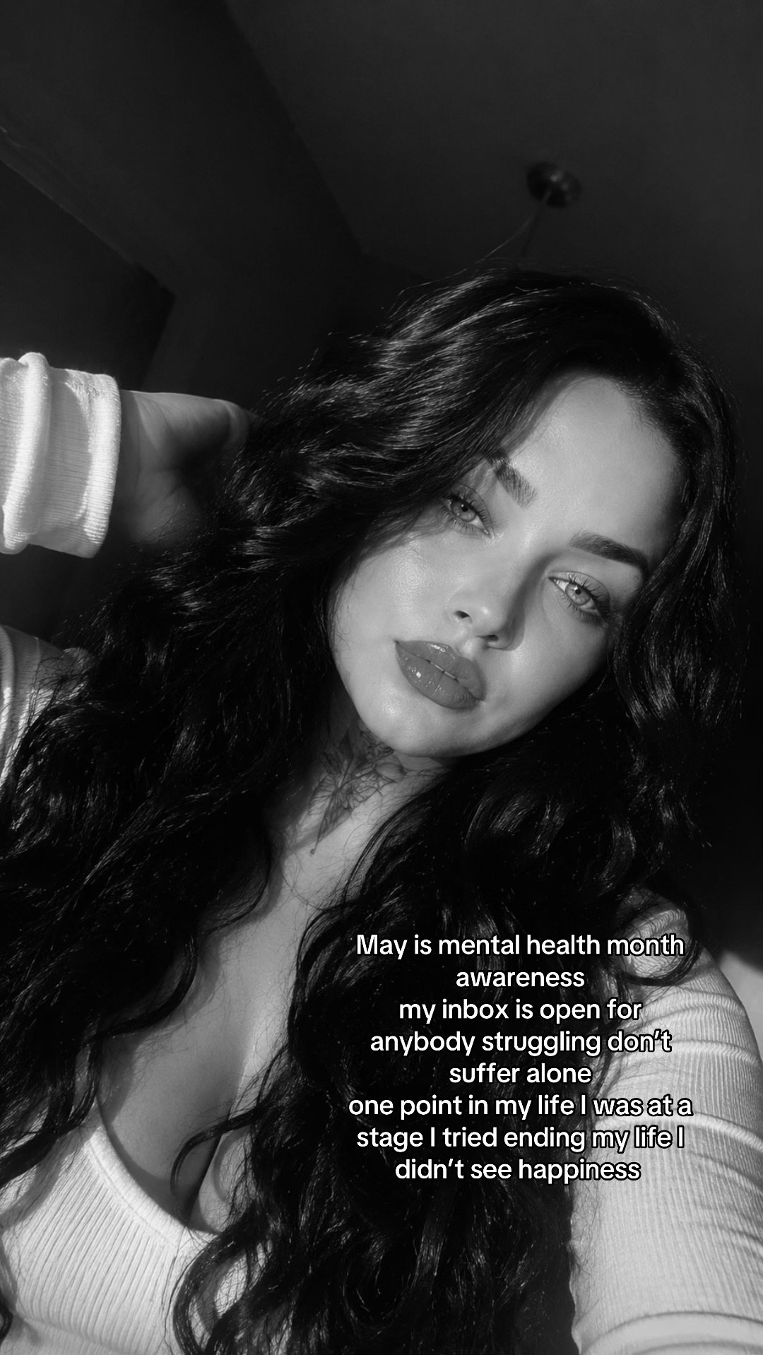 @𝐄𝐛𝐨𝐧𝐲 𝐑𝐨𝐛𝐞𝐫𝐭𝐬