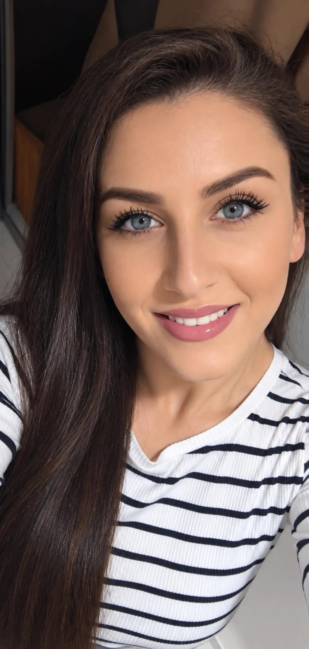 @Моника
