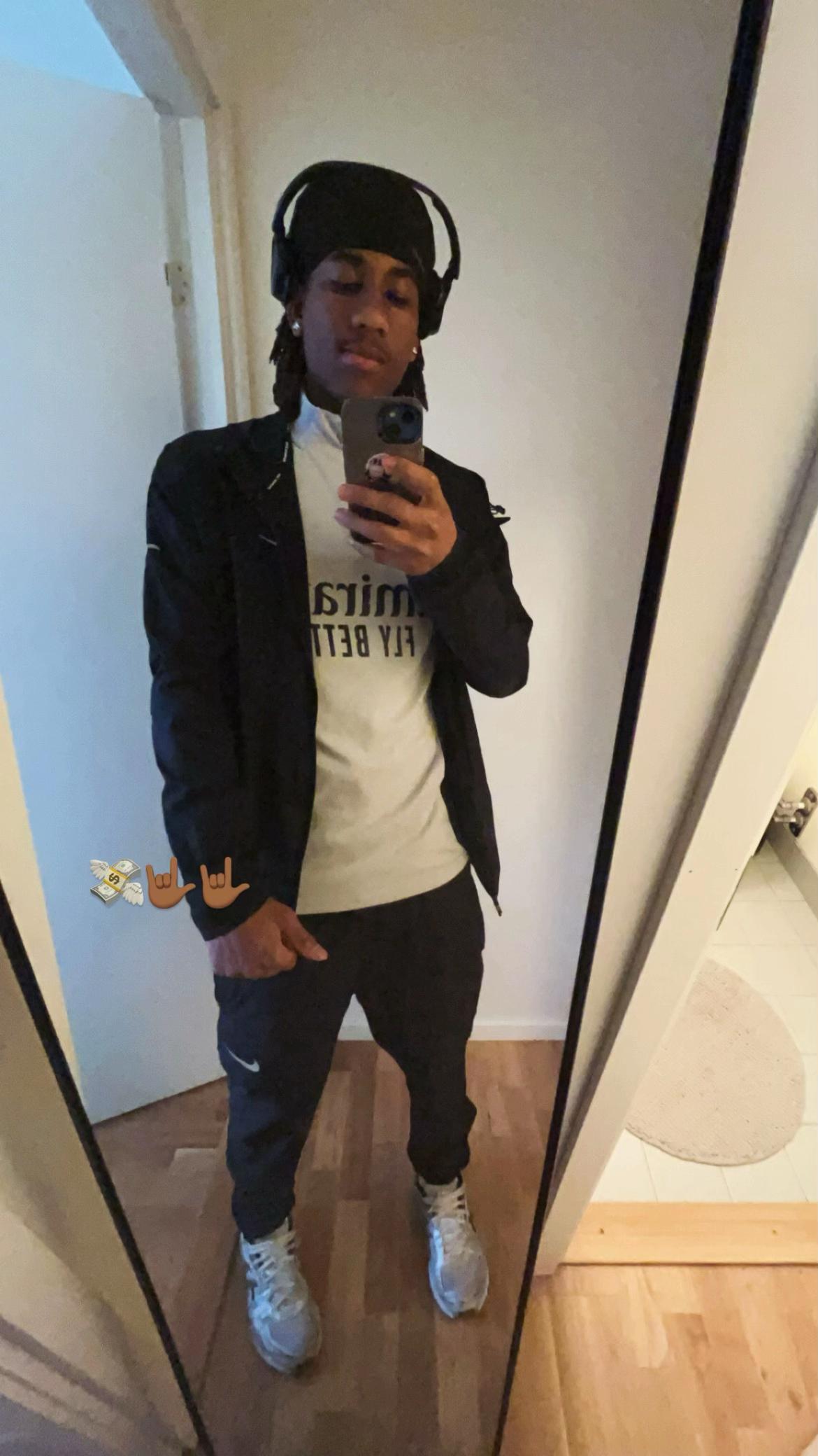 @🤘🏾❄️