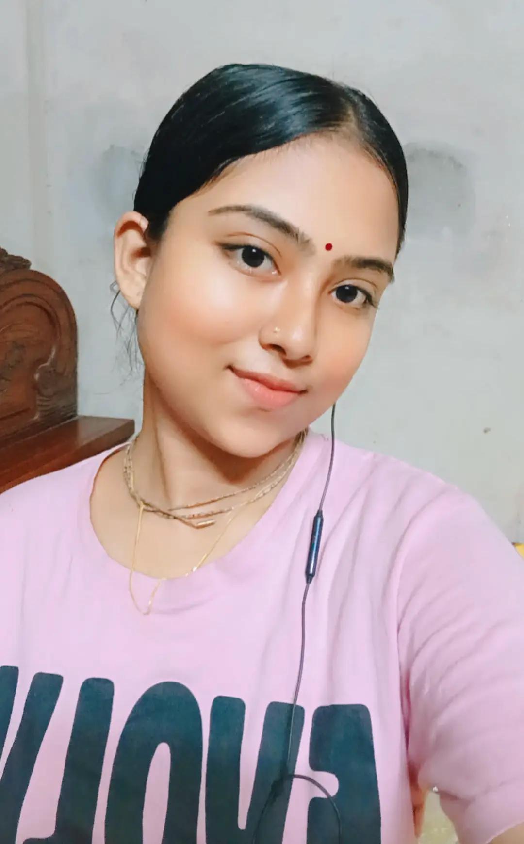 @✨Ratri Roy🌼