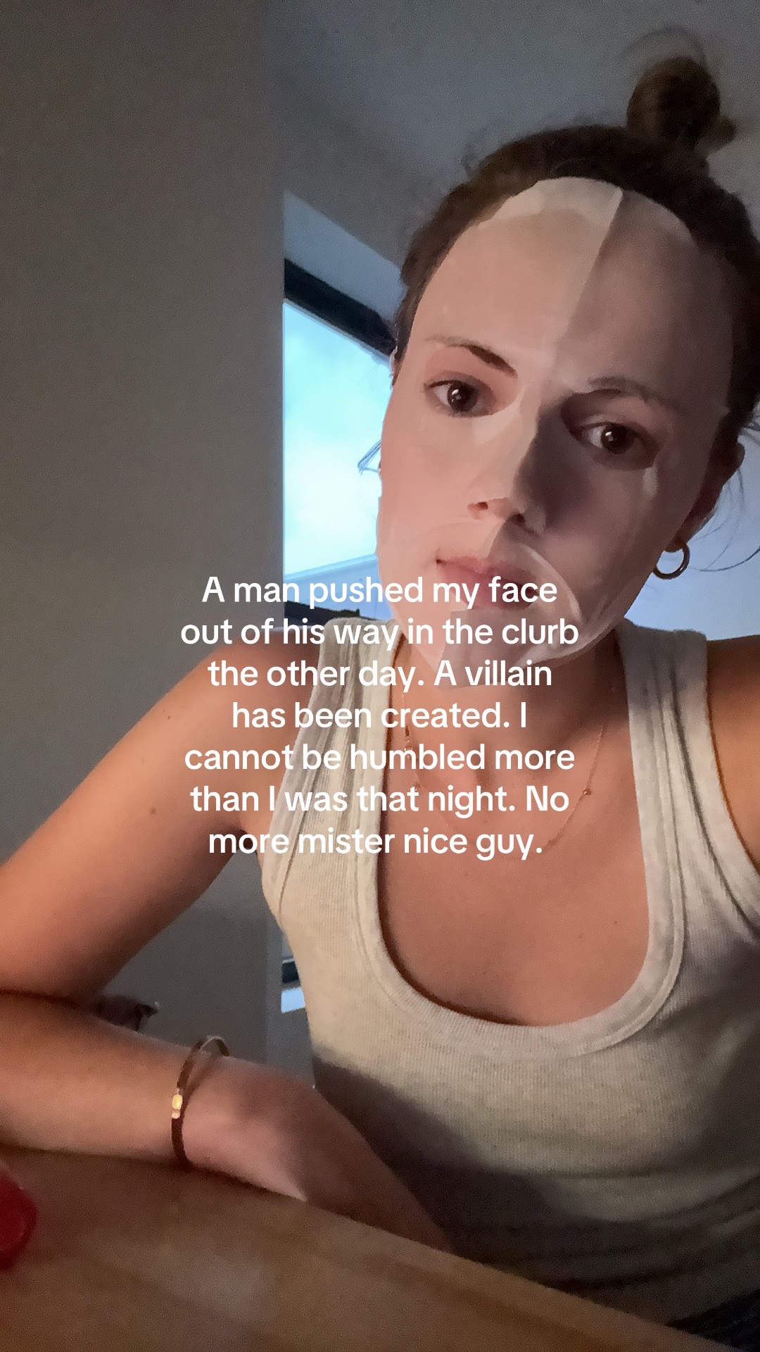 @🧍🏼&zwj;♀️