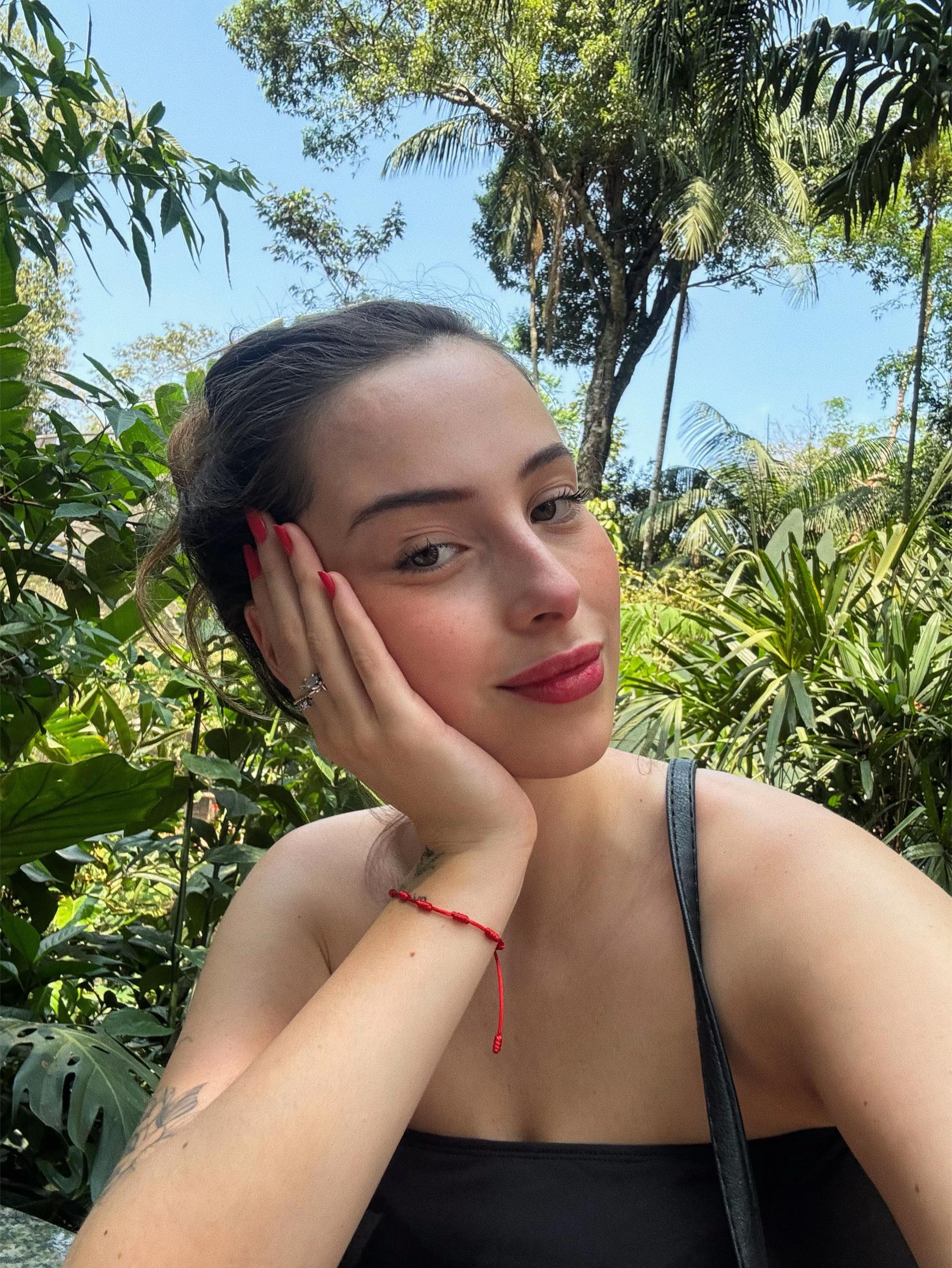 @Bruna Elena 🦋