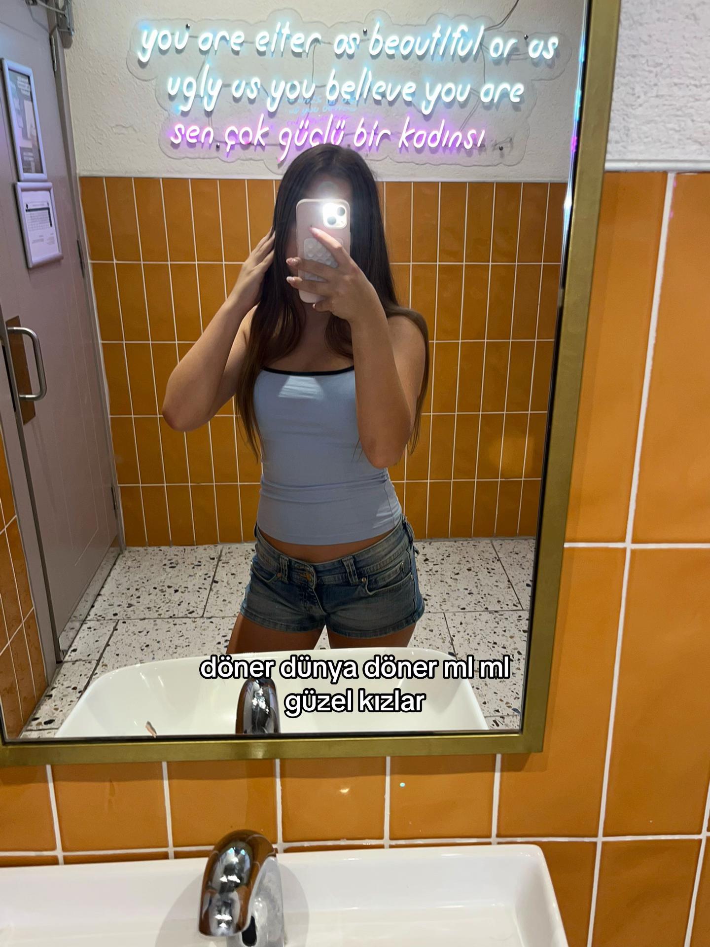 @𝑚𝑒𝑙𝑖𝑠𝑎𝑎