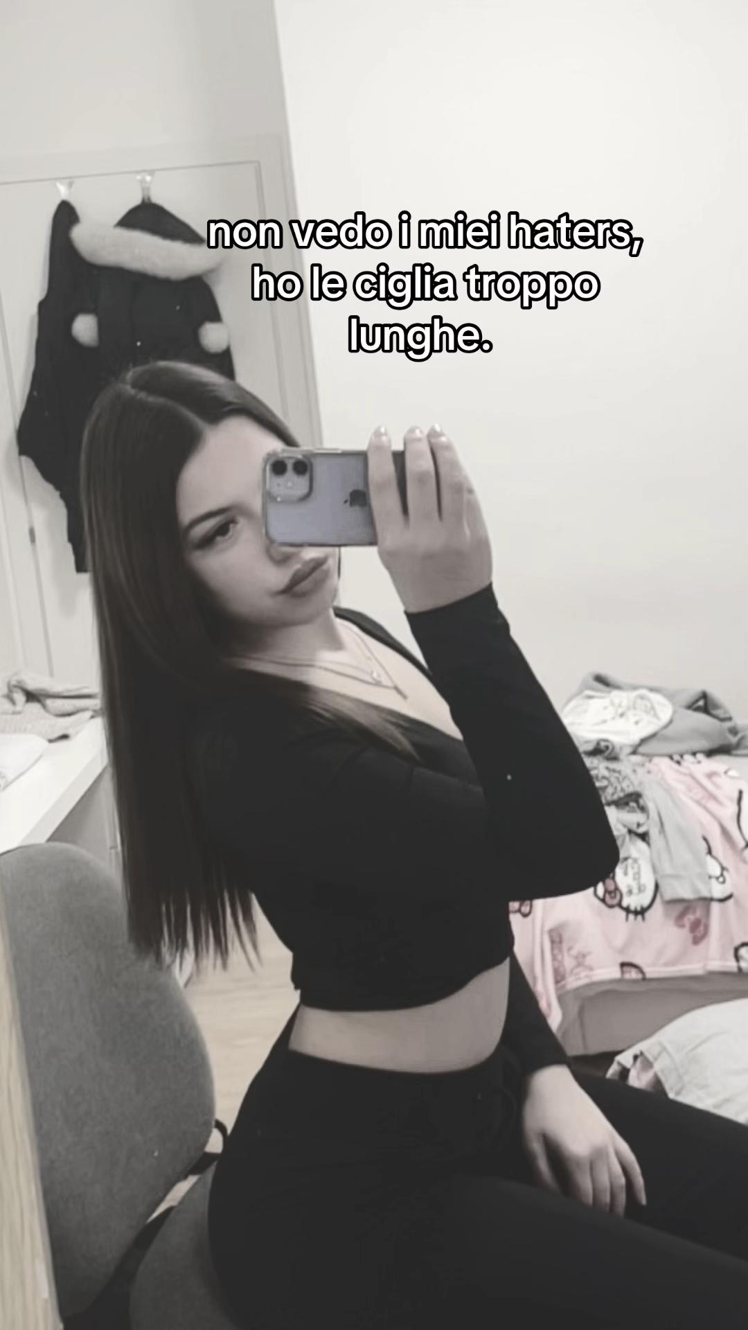 @𝒱