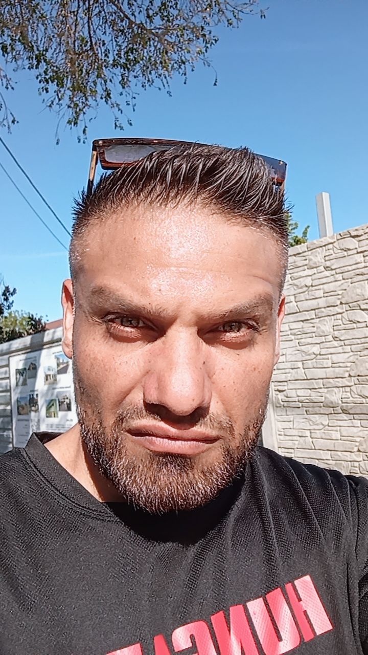 @Viktor J&oacute;n&aacute;s