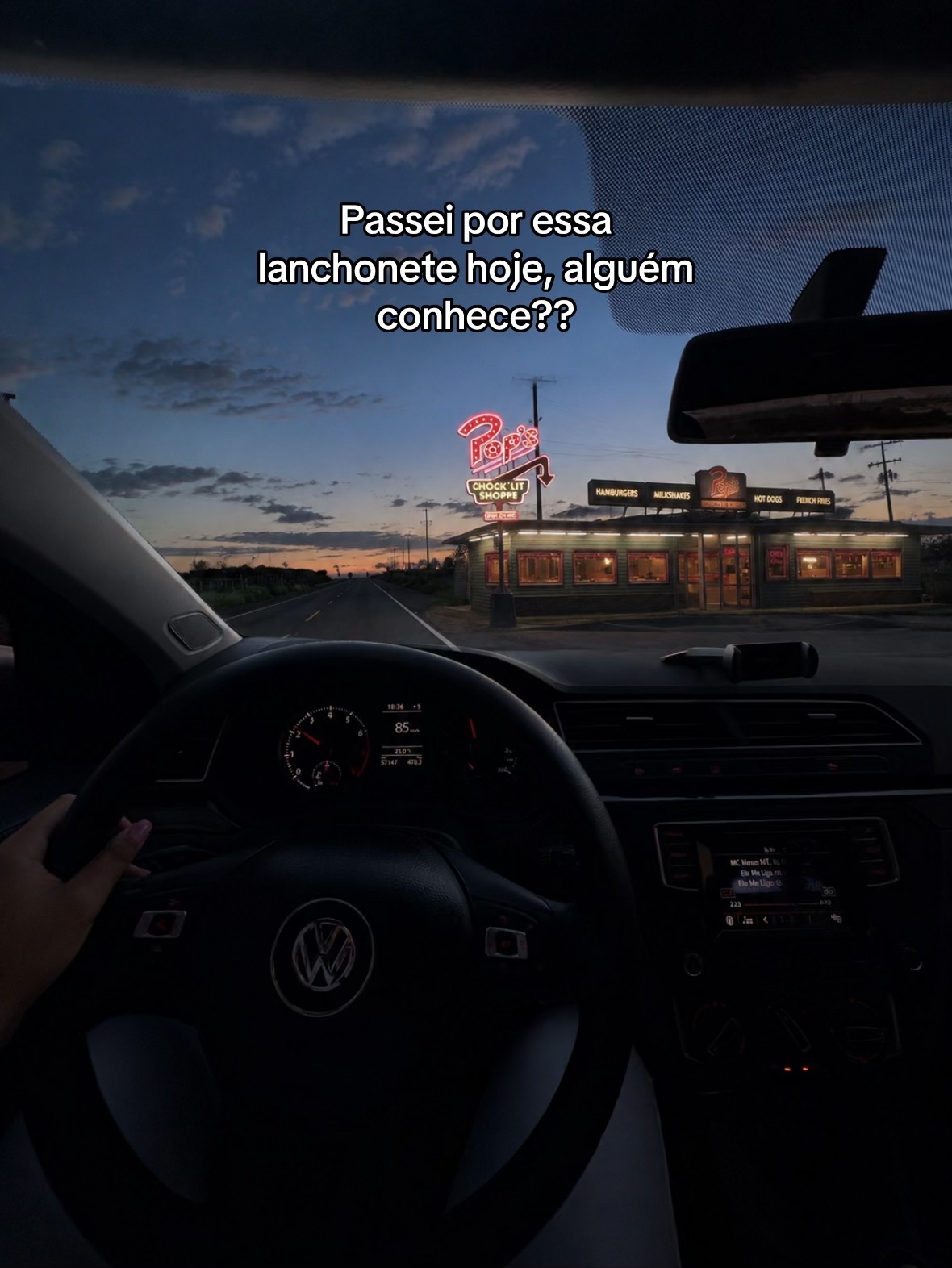 @vitoriaxchaves_