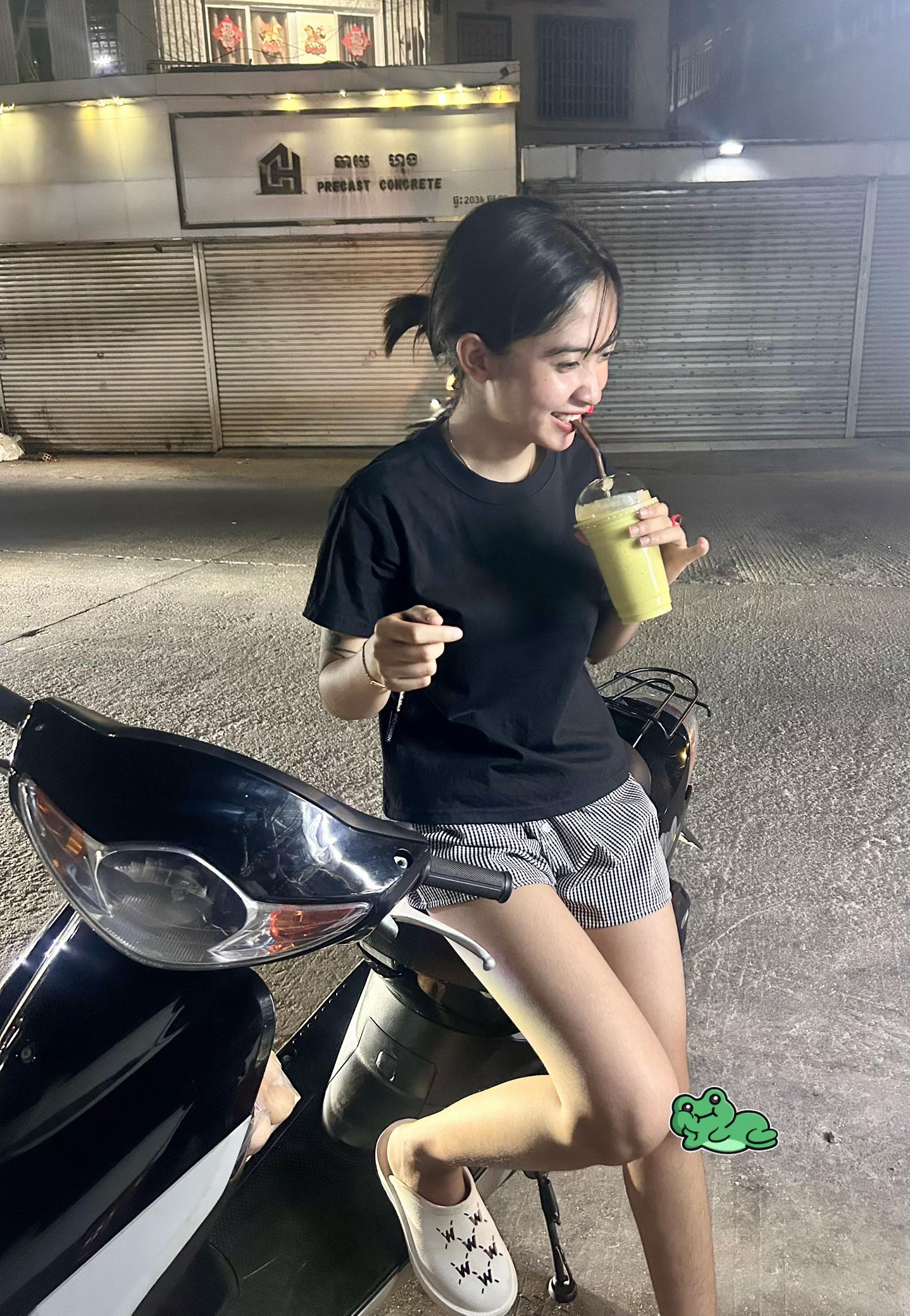 @Ployy