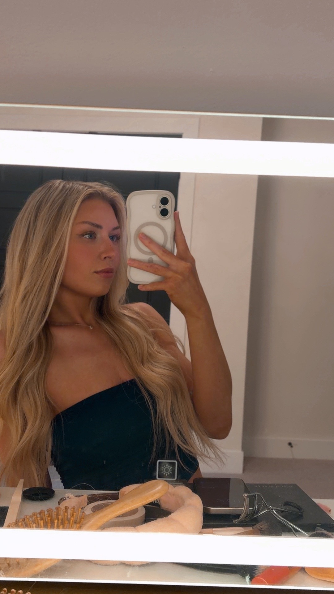 @vanessa.rae.adams