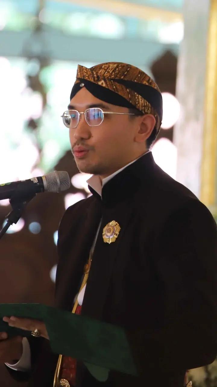 @AYOEK