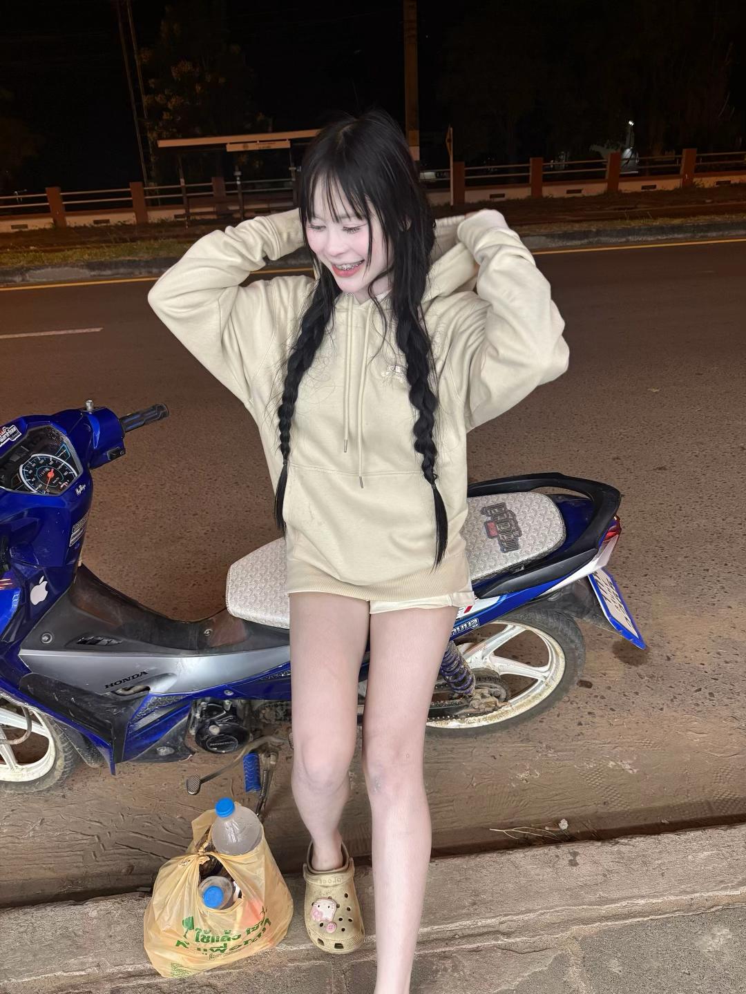 @ฝนชอบกินนม💞