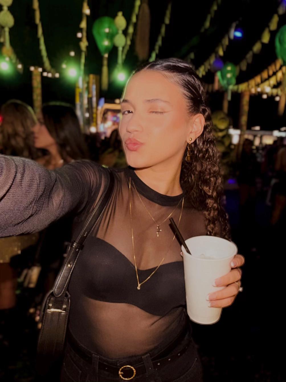 @natália
