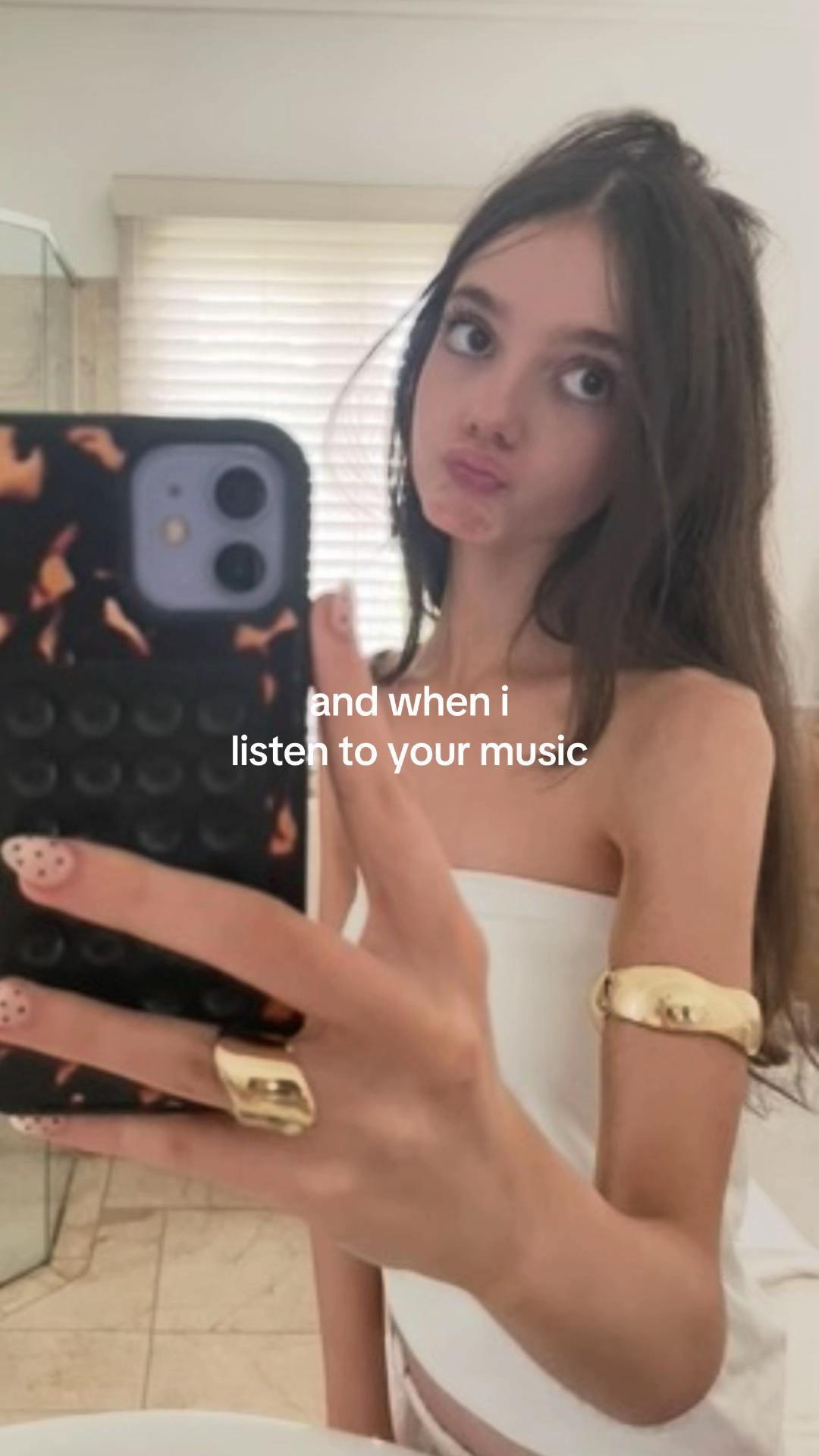 @Chlo ᥫ᭡