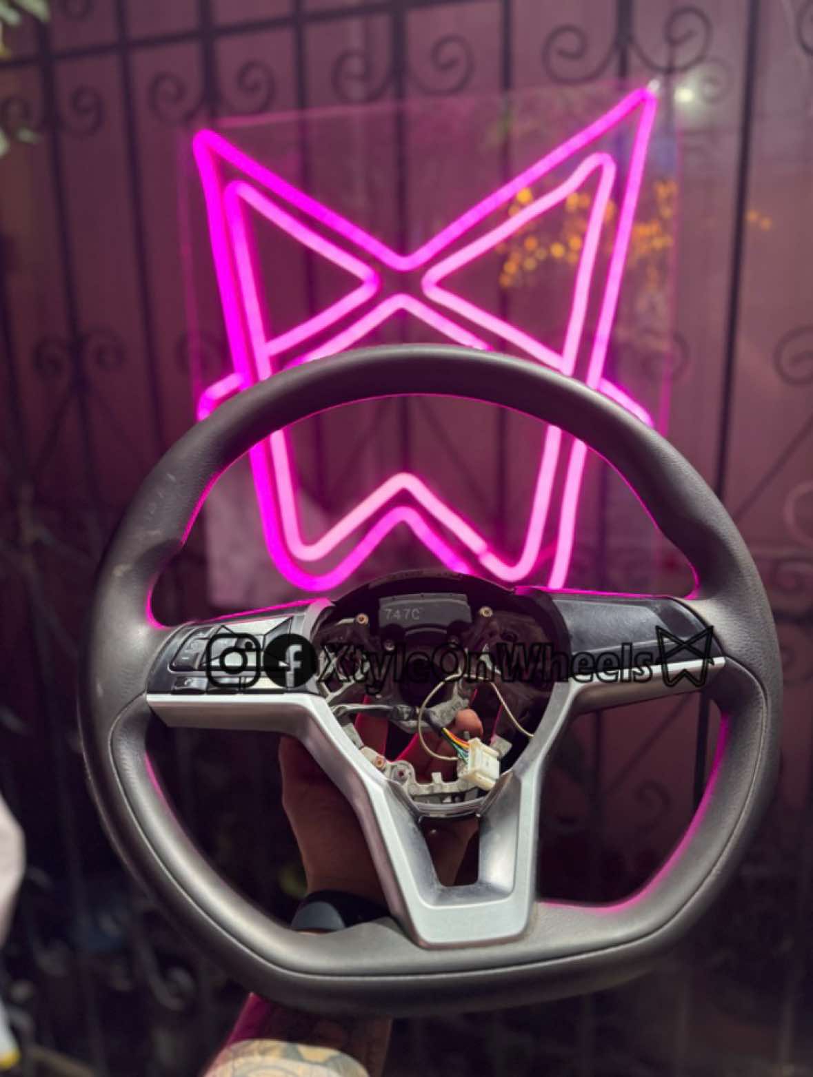 @XtyleOnWheels | Forro Volantes